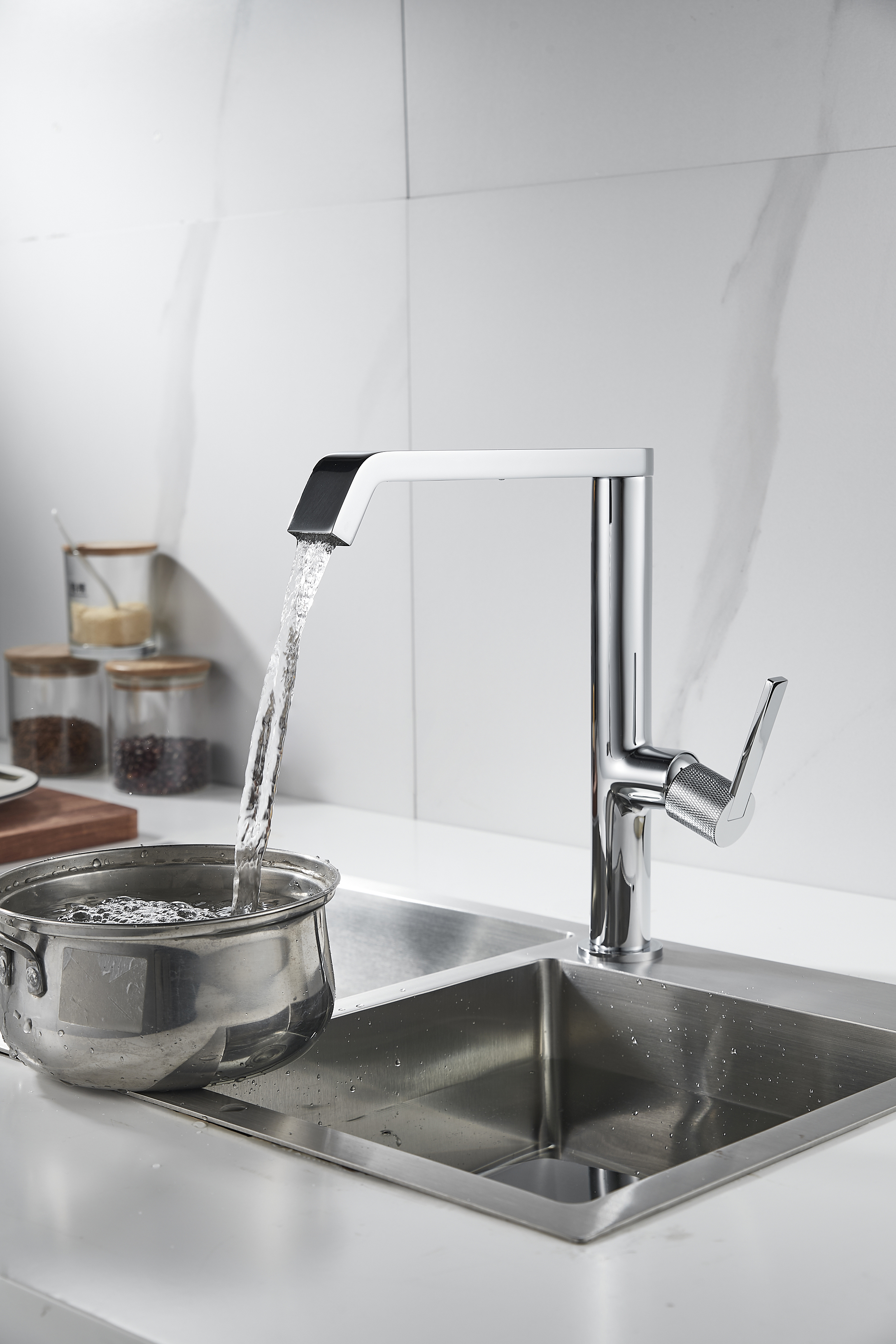 Изображение товара Смеситель для кухни Maxonor PURE LIFE PL4084 с поворотным изливом 25.9 см хром