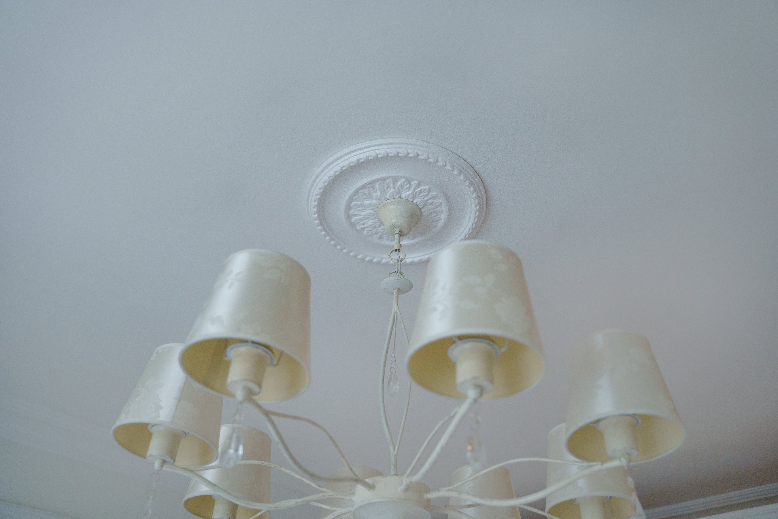 Декоративная потолочная розетка полистирол белая Decoflair D305-380 38 см - 5