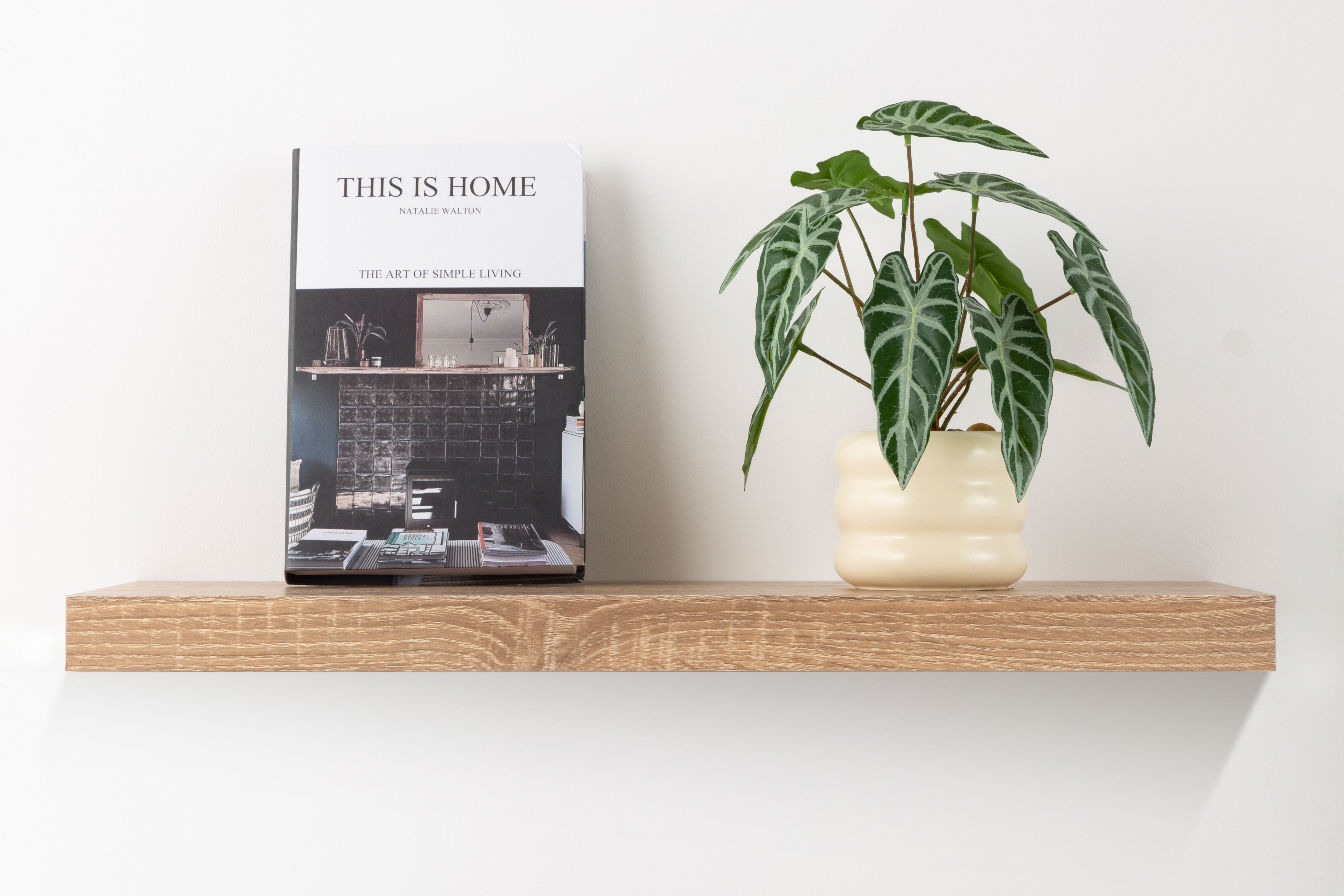 Изображение товара Настенная полка из МДФ 60x23.5 см со скрытым креплением цвет дуб