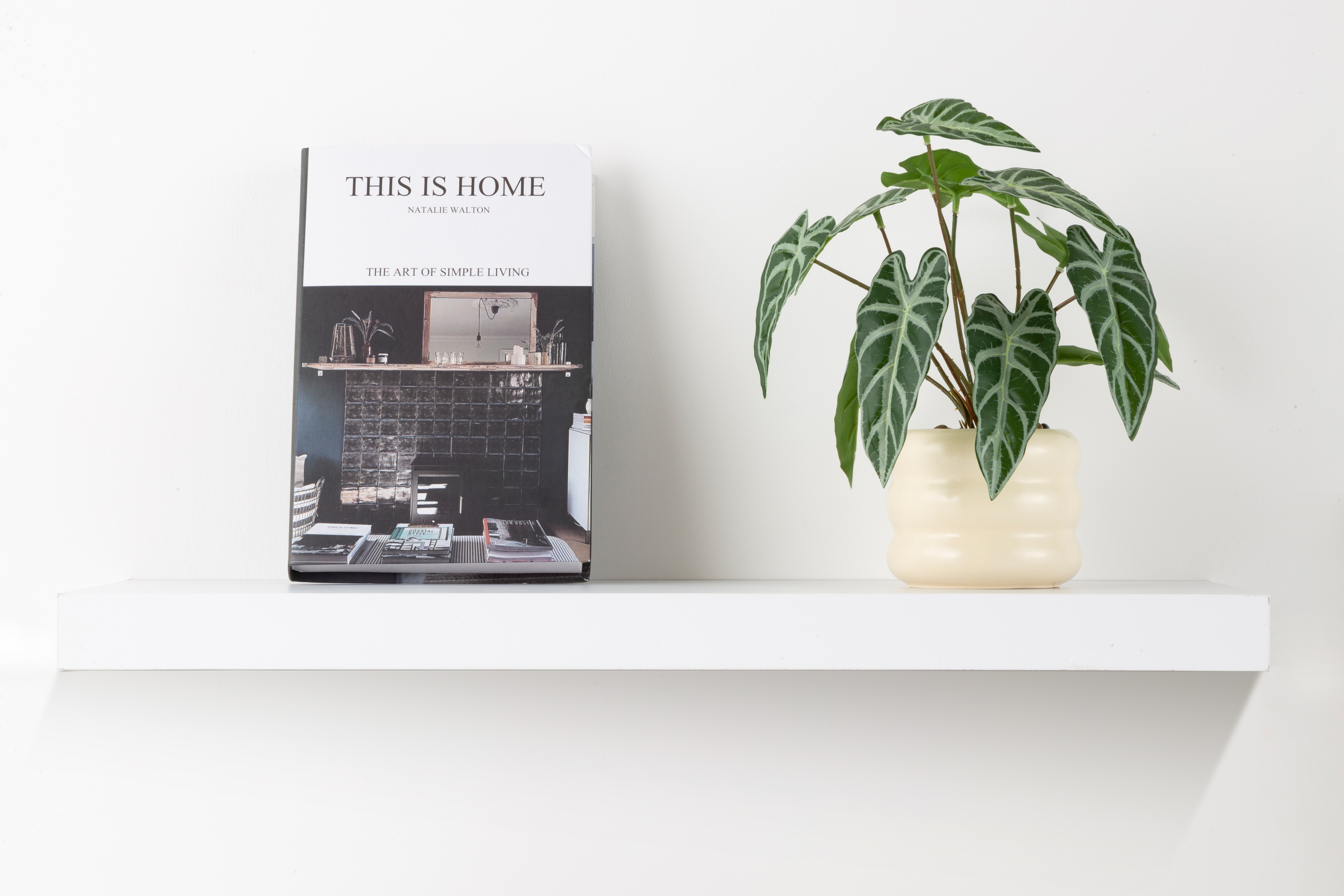 Изображение товара Настенная полка KONSENSA 60x23.5 см из МДФ со скрытым креплением белая