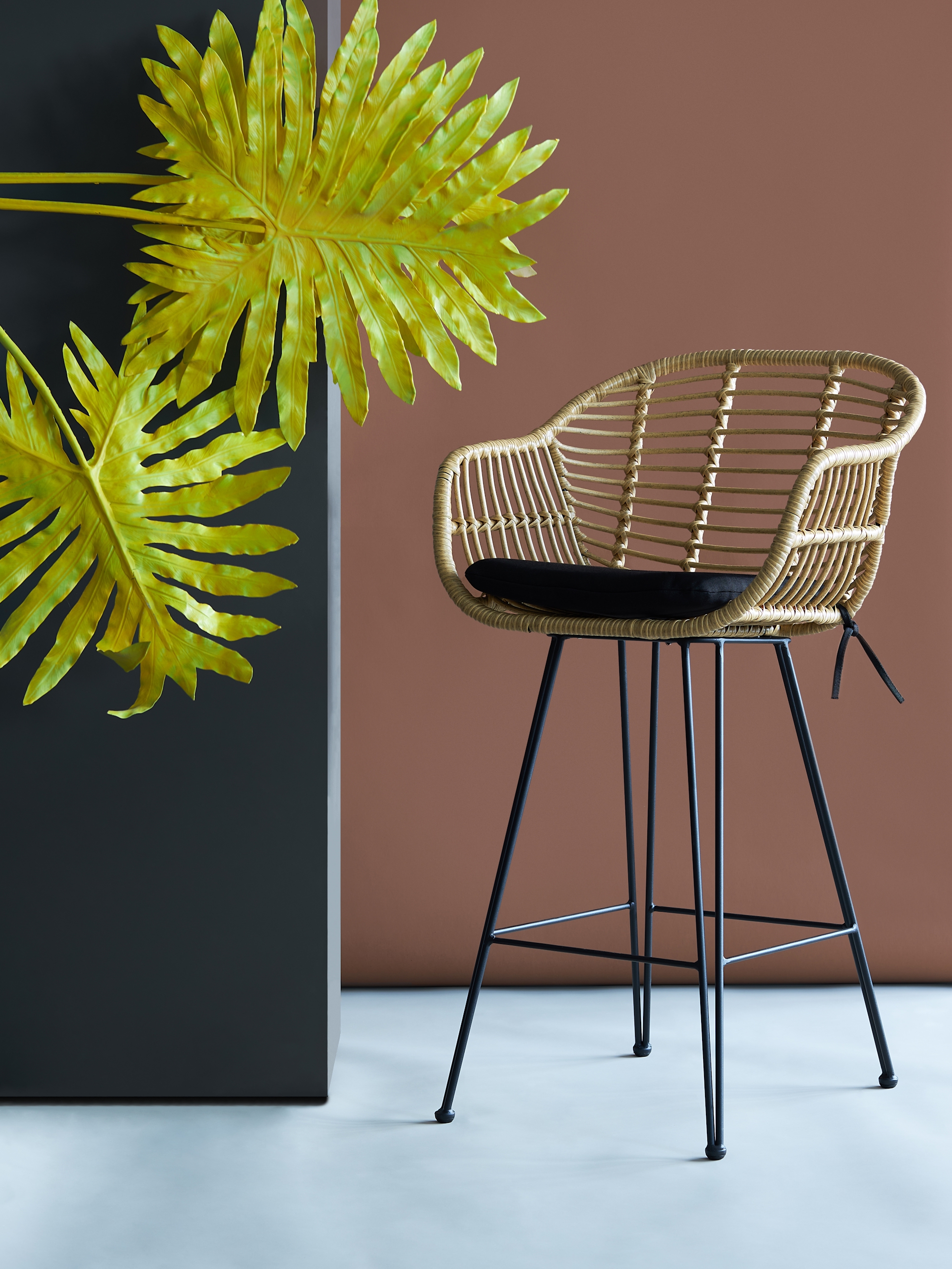 Изображение товара Стул полубарный Bergenson Bjorn Vetle с подушкой для улицы и интерьера