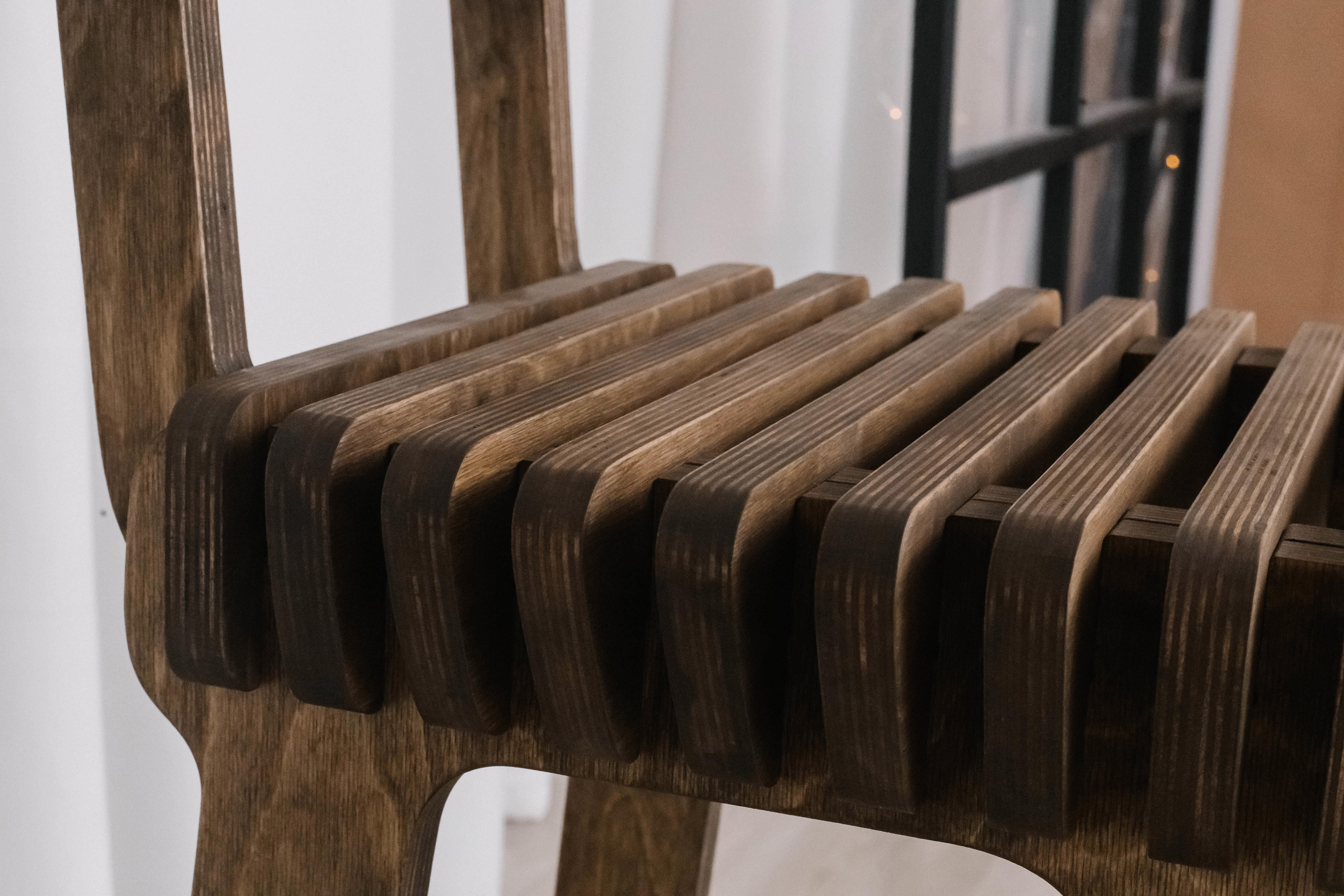 Изображение товара Барный стул Arabella SBP202 из влагостойкой фанеры орехового цвета