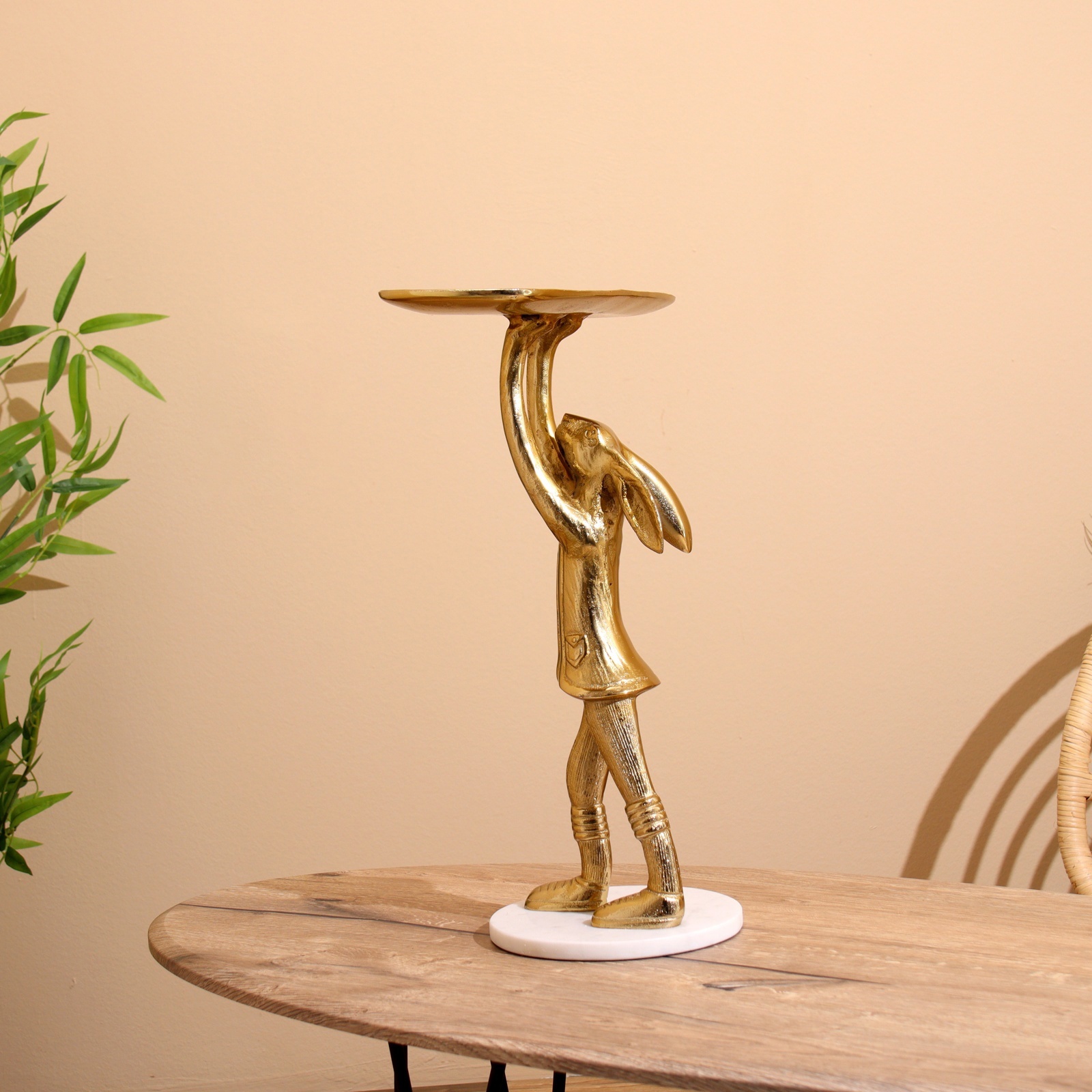 Изображение товара Блюдо Зайка алюминий 24х38х48 см с золотым покрытием для сервировки