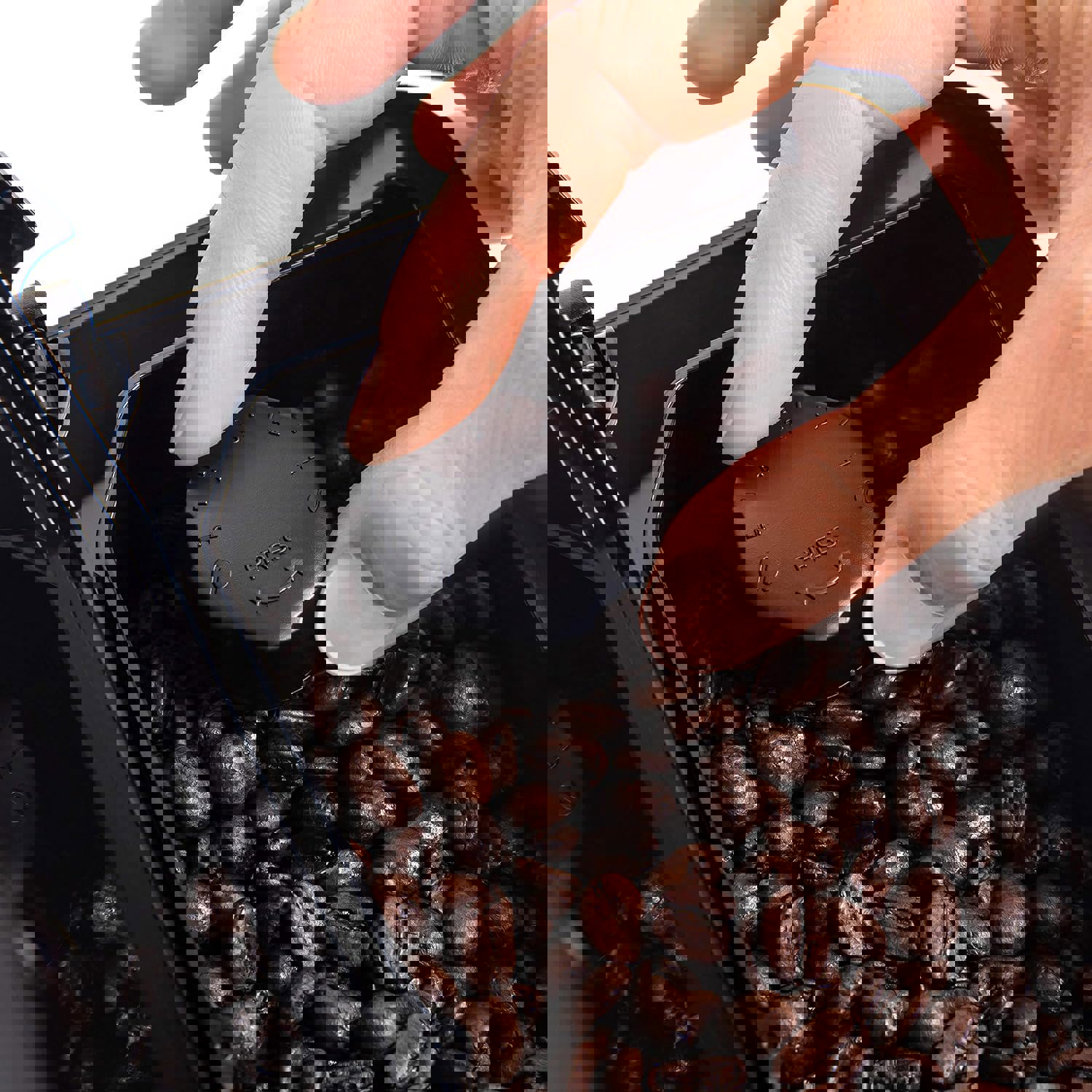 Изображение товара Электрическая кофемашина Gaggia MAGENTA MILK BK 15 бар автоматическая домашняя кофеварка