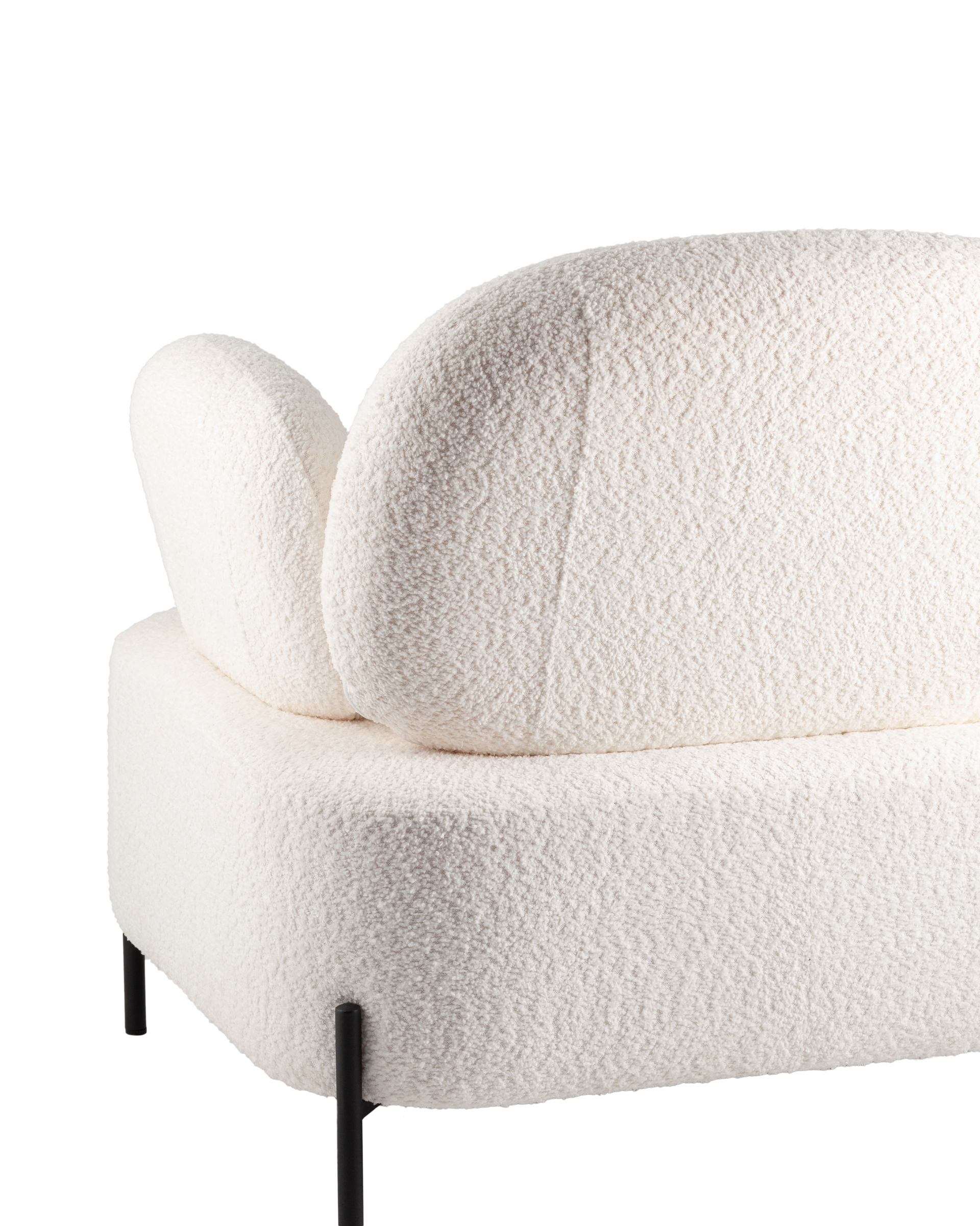 Изображение товара Кресло Кэнди из ткани букле белого цвета с металлическим каркасом и подпятниками