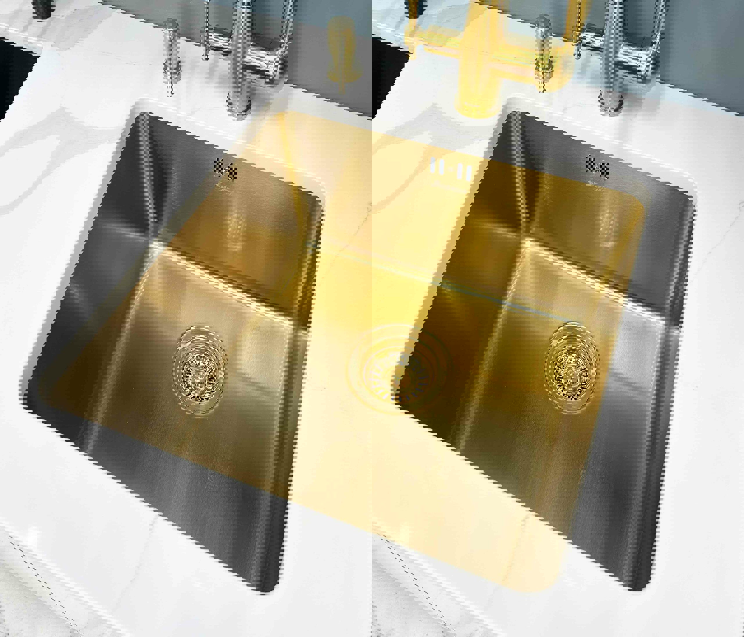 Изображение товара Мойка для кухни Seaman SMR-4444A-AG.A 44x44 см нержавеющая сталь золото