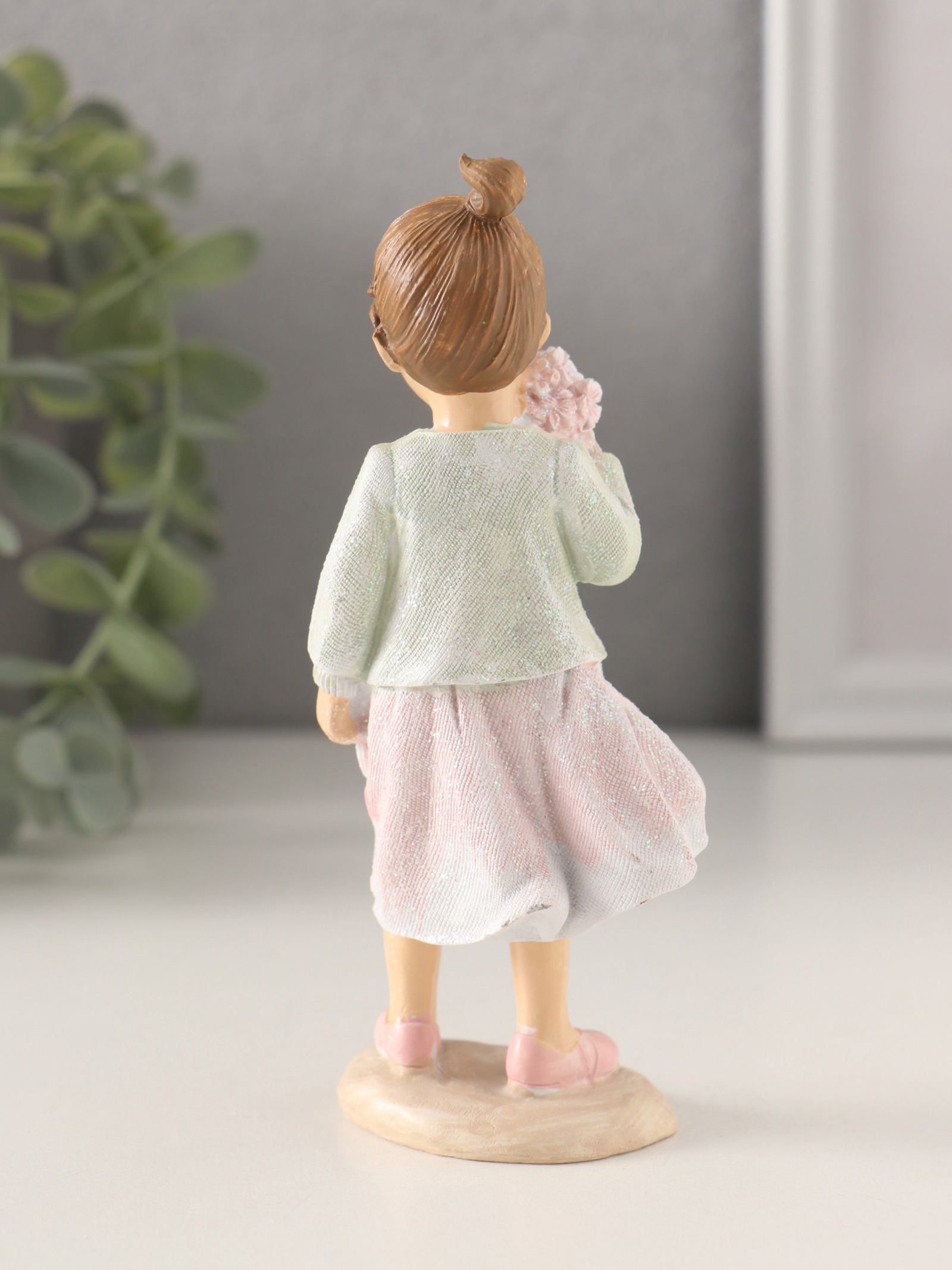 Изображение товара Декоративная фигура СИМА-ЛЕНД Малышка в розовом платье и зелёной кофточке с букетиком