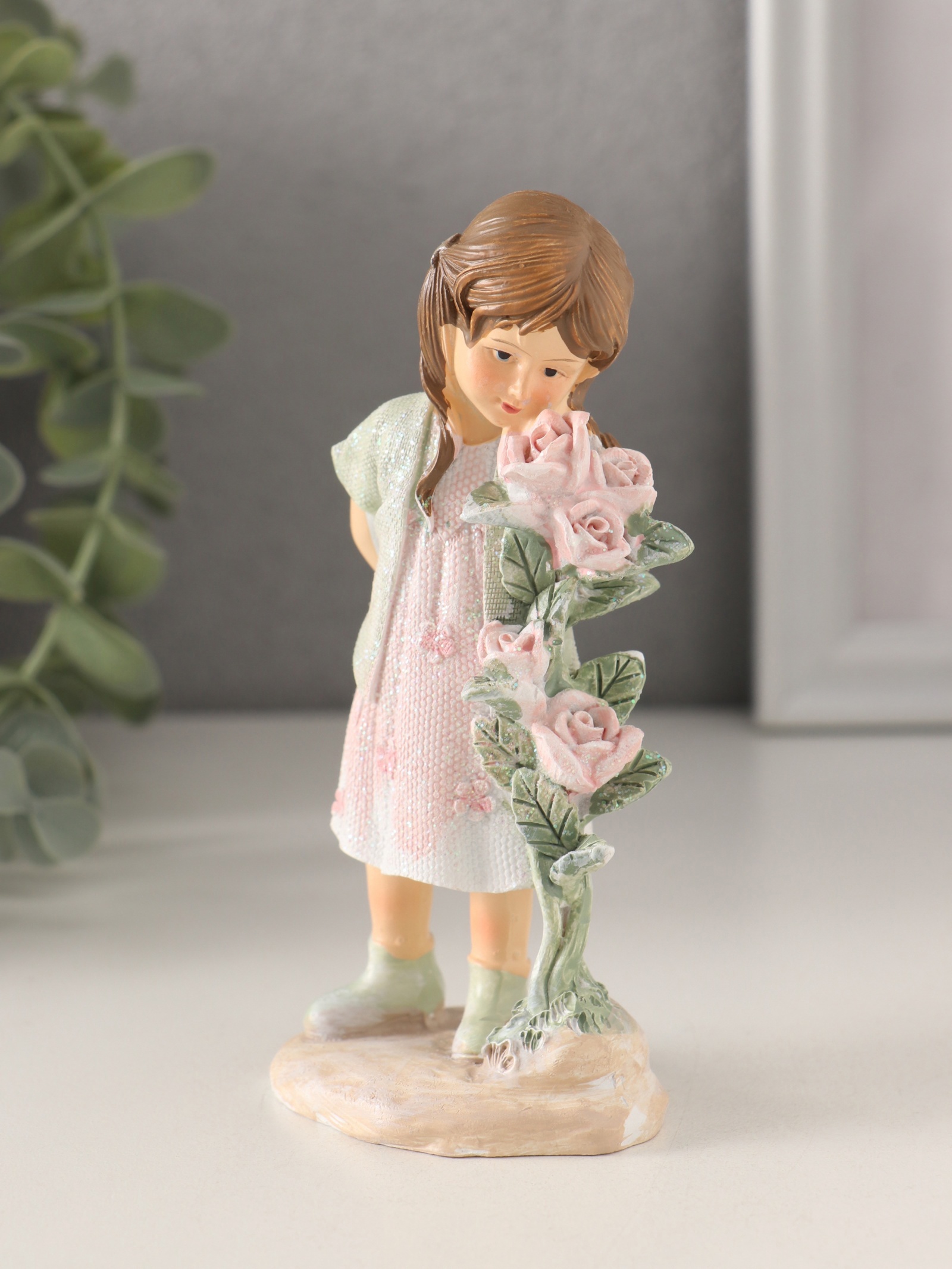 Изображение товара Сувенир полистоун Малышка у куста с розами розово-зелёный 6х55х12 см 10583162