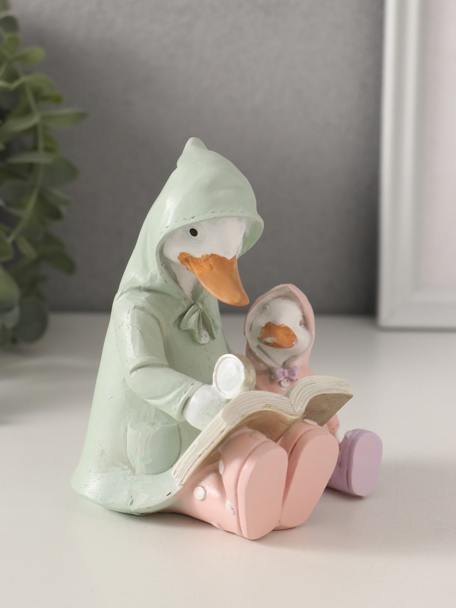 Изображение товара Сувенир полистоун Утка с утёнком в дождевиках читают книгу 9х85х11 см 10583269
