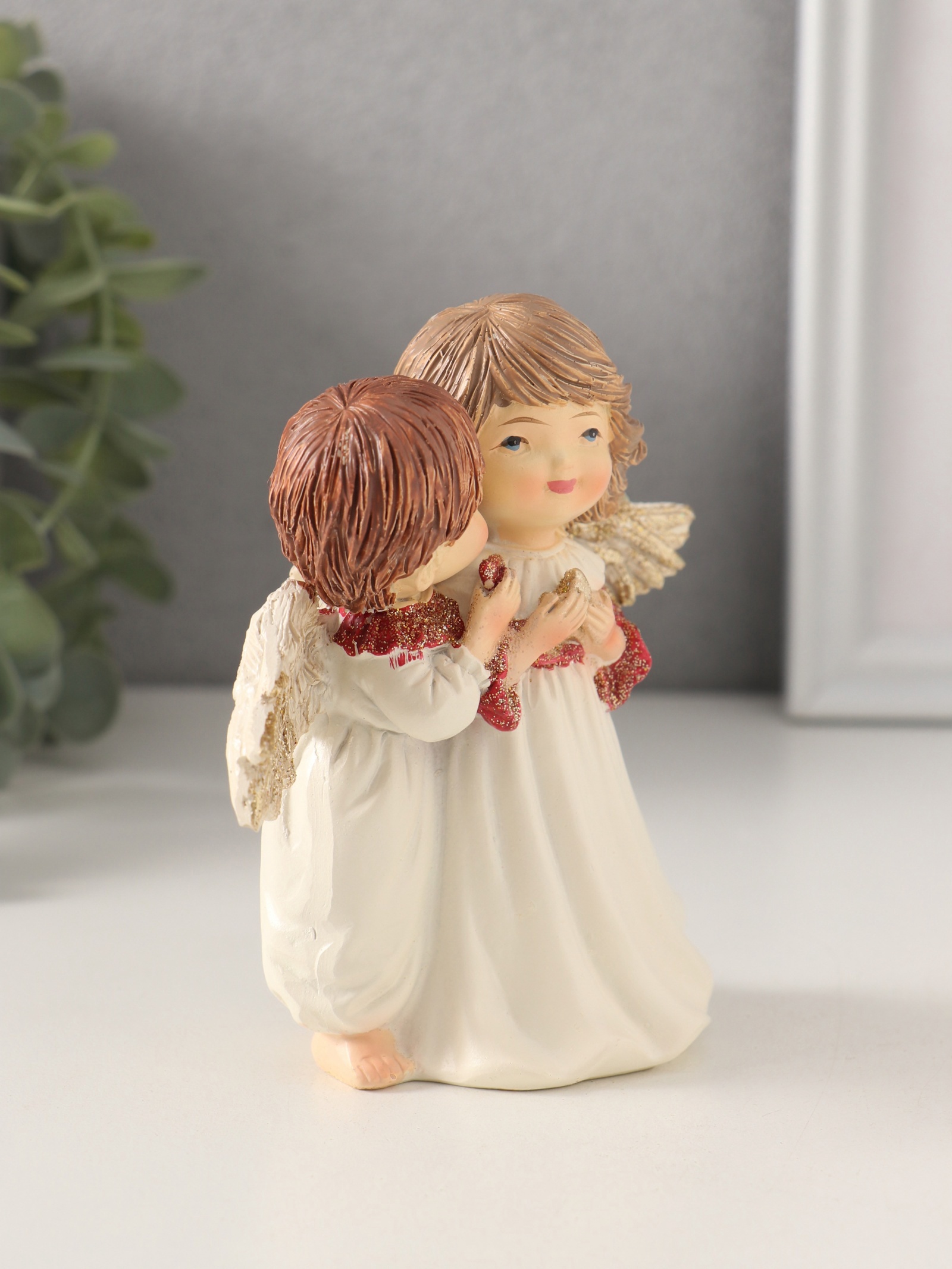 Изображение товара Ангелочки-малыши в бежево-красных нарядах — декоративная фигура