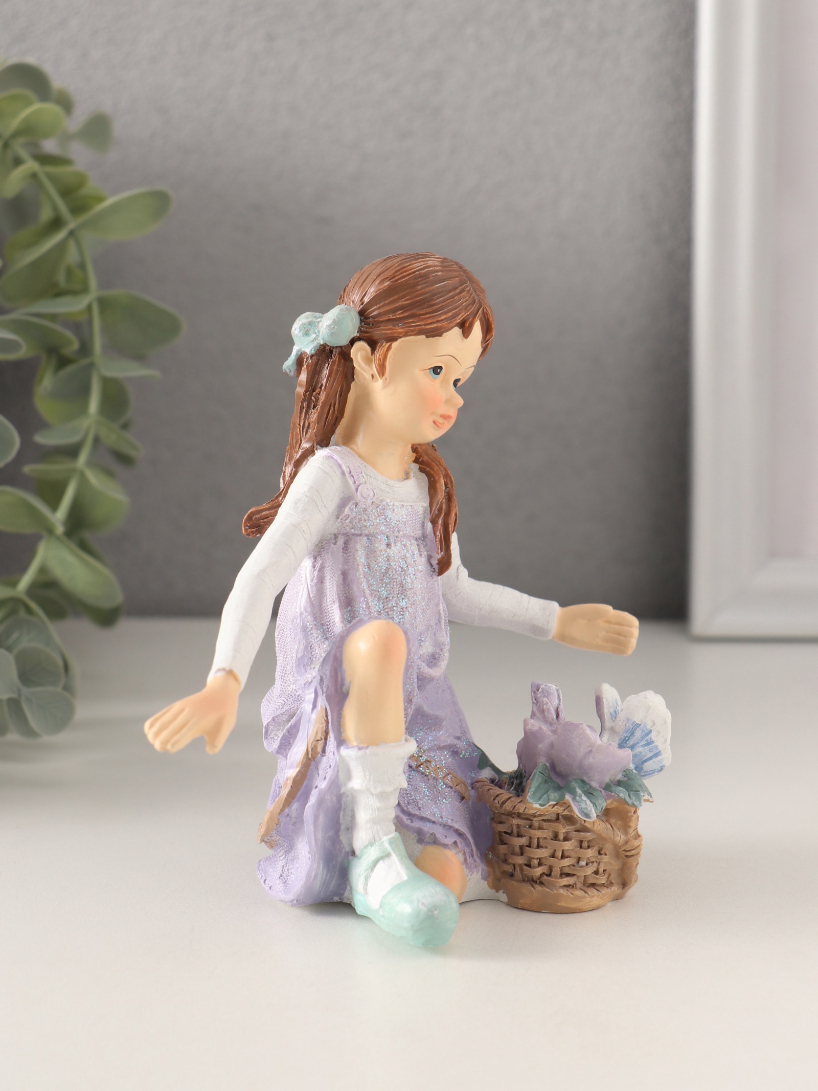 Изображение товара Сувенир полистоун Девочка в сиреневом сарафане с корзинкой цветов 11х65х12 см 10583342