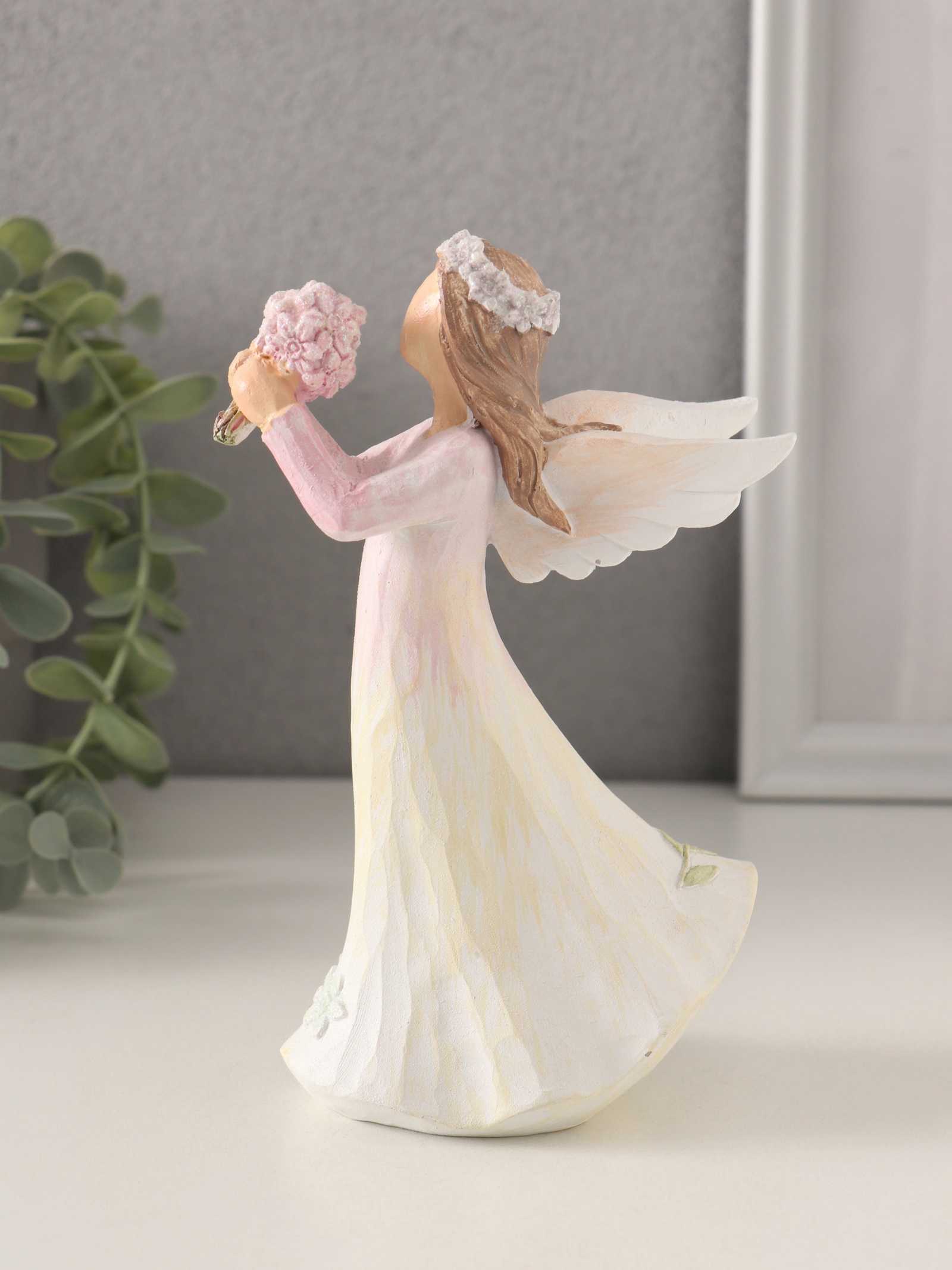 Изображение товара Сувенир полистоун Девушка-ангел в нежно-розовом платье с букетом незабудок 10х65х16 см 1058331