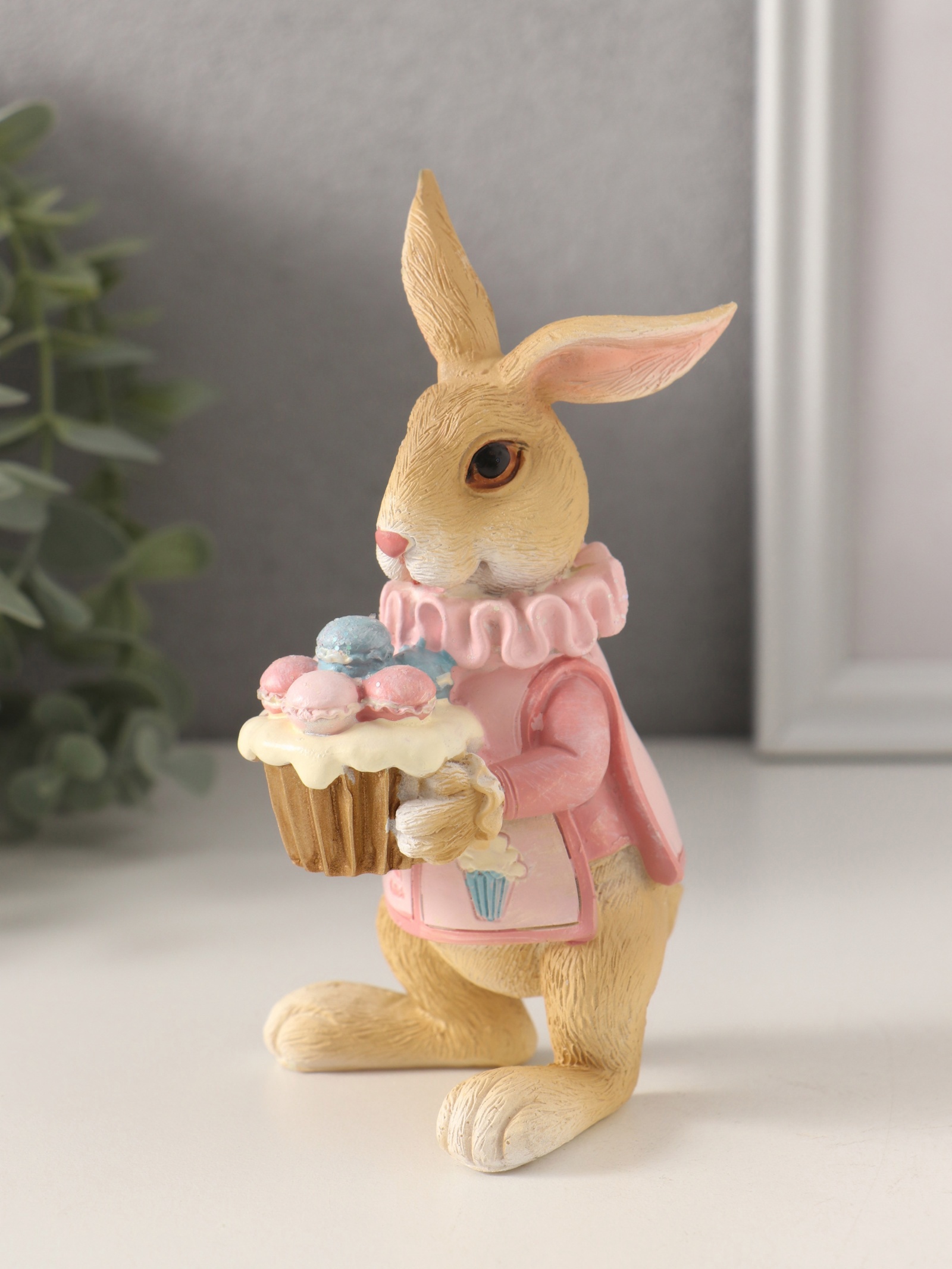 Изображение товара Сувенир полистоун Заяц с кексом с макарунами в розовом 8х7х135 см 10740285