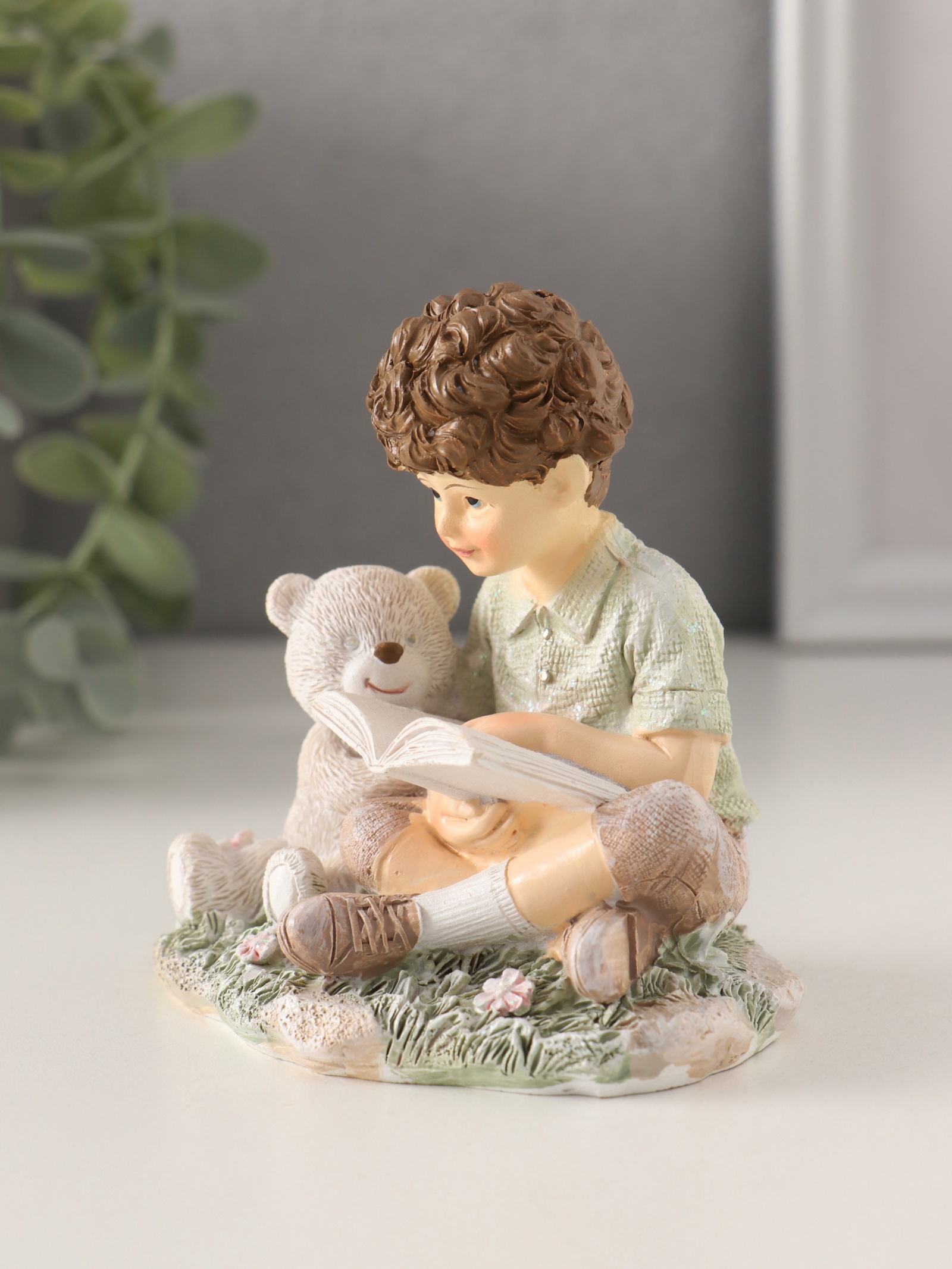 Изображение товара Сувенир полистоун Кудрявый мальчишка читает книжку медвежонку 9х7х9 см 10583182