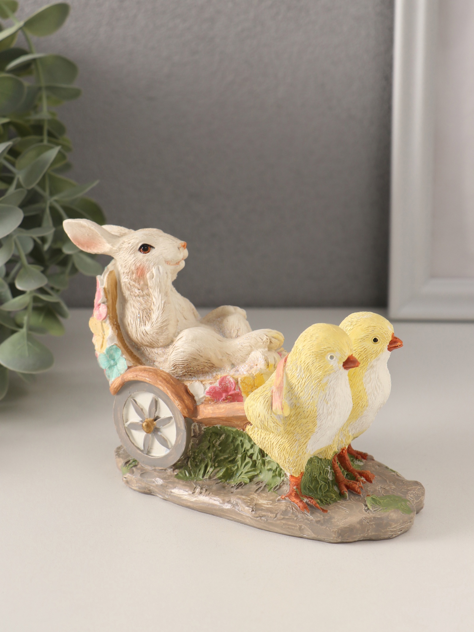 Изображение товара Цыплята везут кролика в колеснице — декоративная фигура 14,5×7×9 см