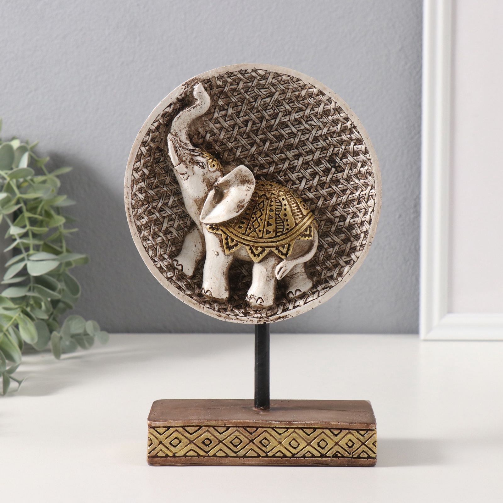 Изображение товара Сувенир полистоун Белый слон в золотой попоне 5x12x21 см 10693502