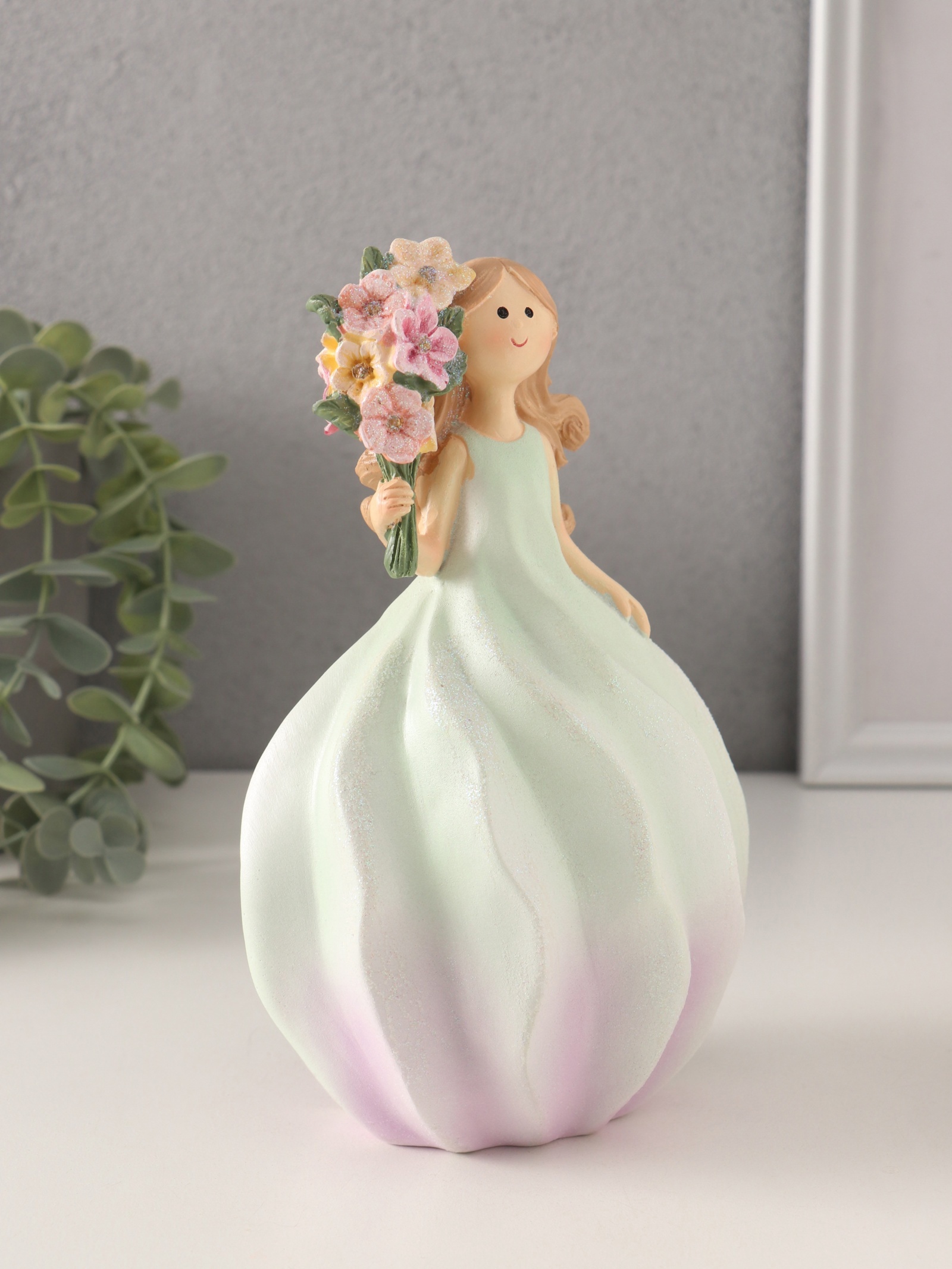 Изображение товара Сувенир полистоун Девочка-зефирка с букетом зелёно-фиолетовый 115х105х185 см 10583317