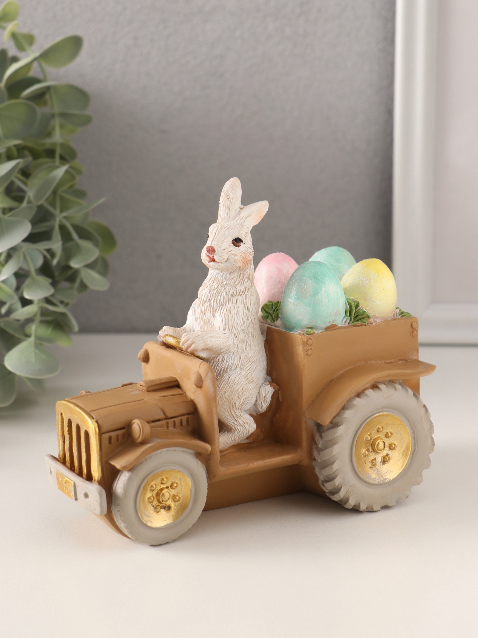 Изображение товара Заяц-тракторист с пасхальными яйцами — сувенир, 11,5×6,5×12 см