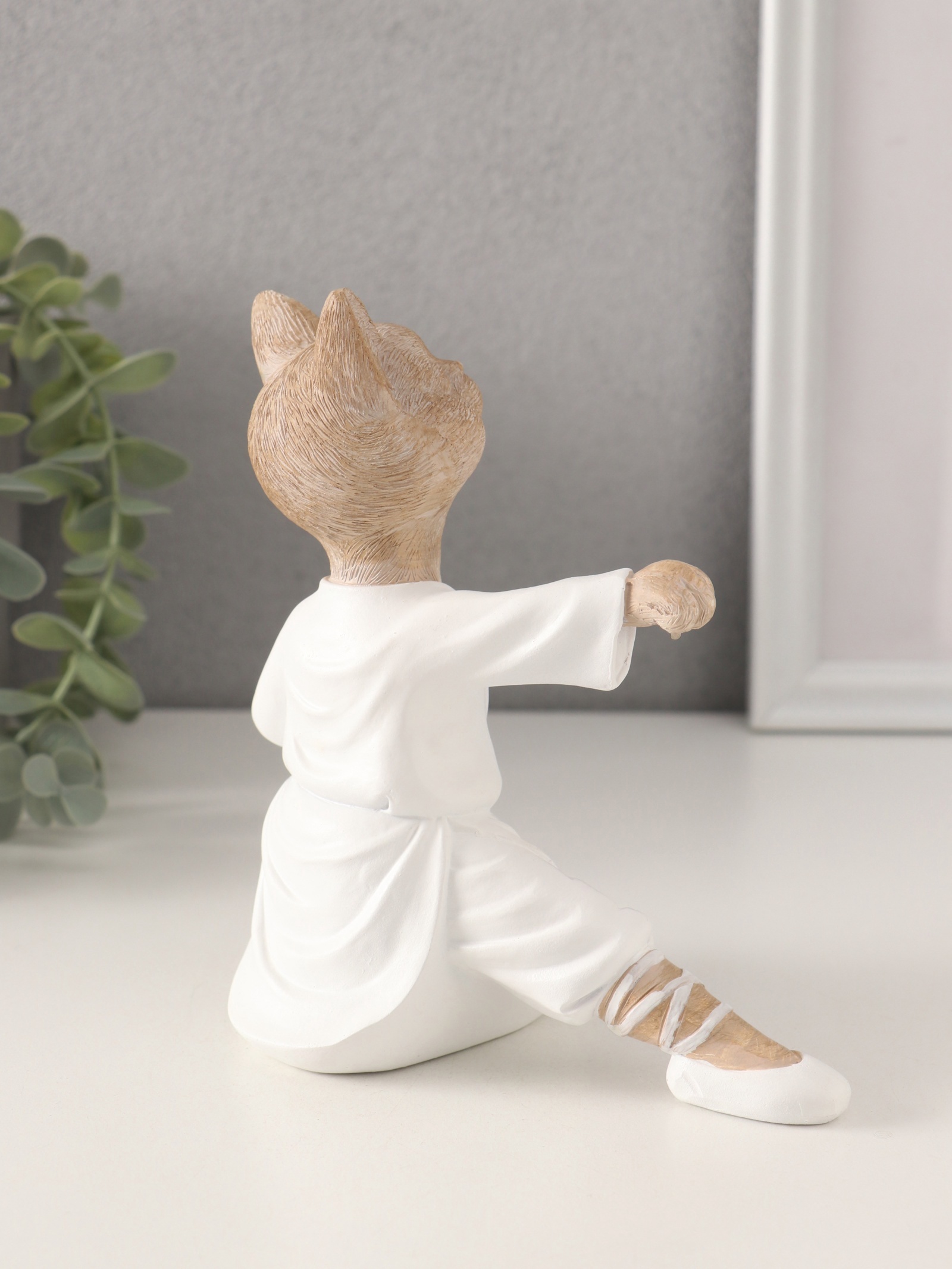 Изображение товара Кот каратист — декоративная фигура из полистоуна, 14×7,5×15 см