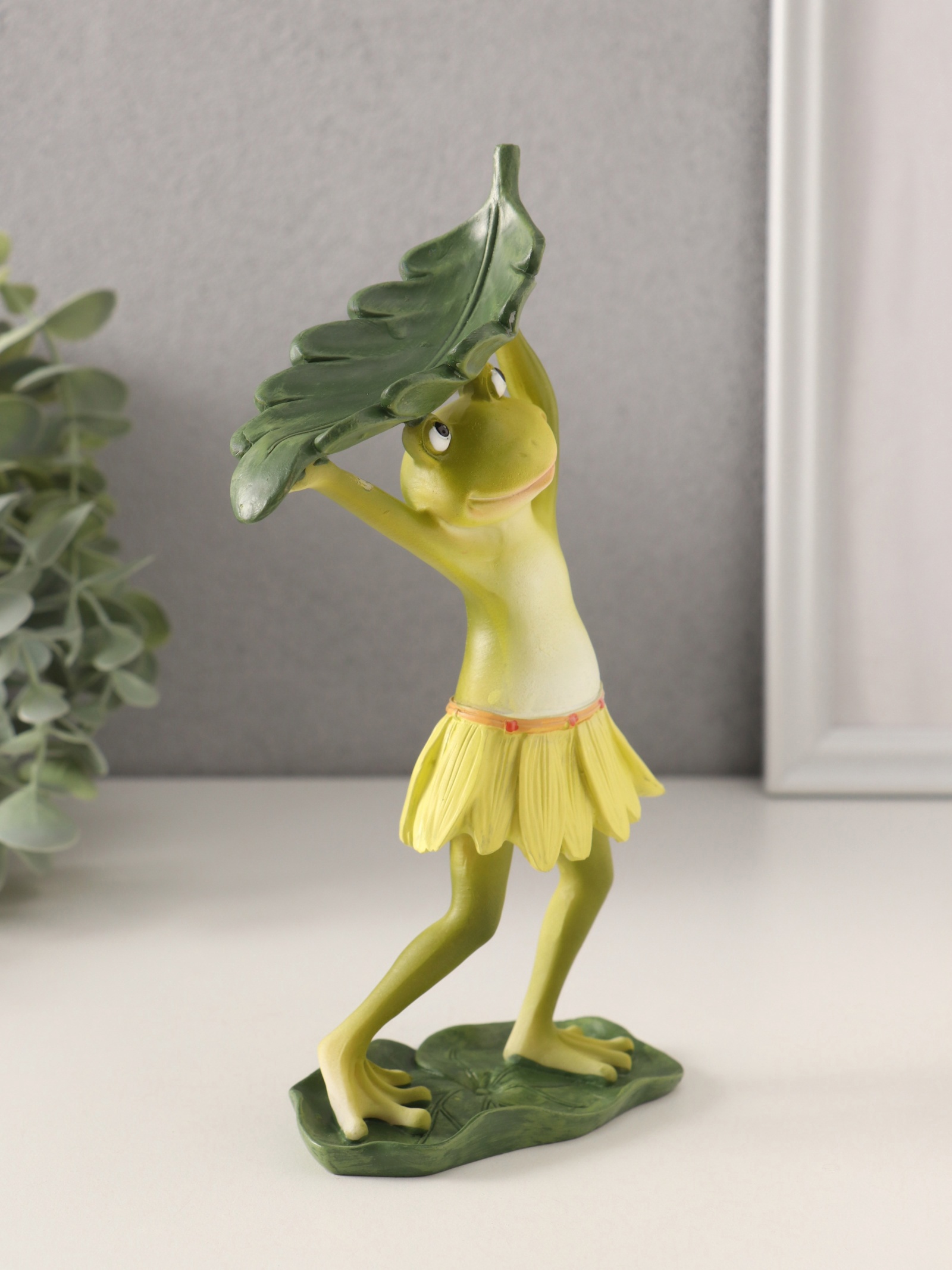 Изображение товара Сувенир полистоун Лягушонок в набедренной повязке из листьев 11х5х20 см 10583292
