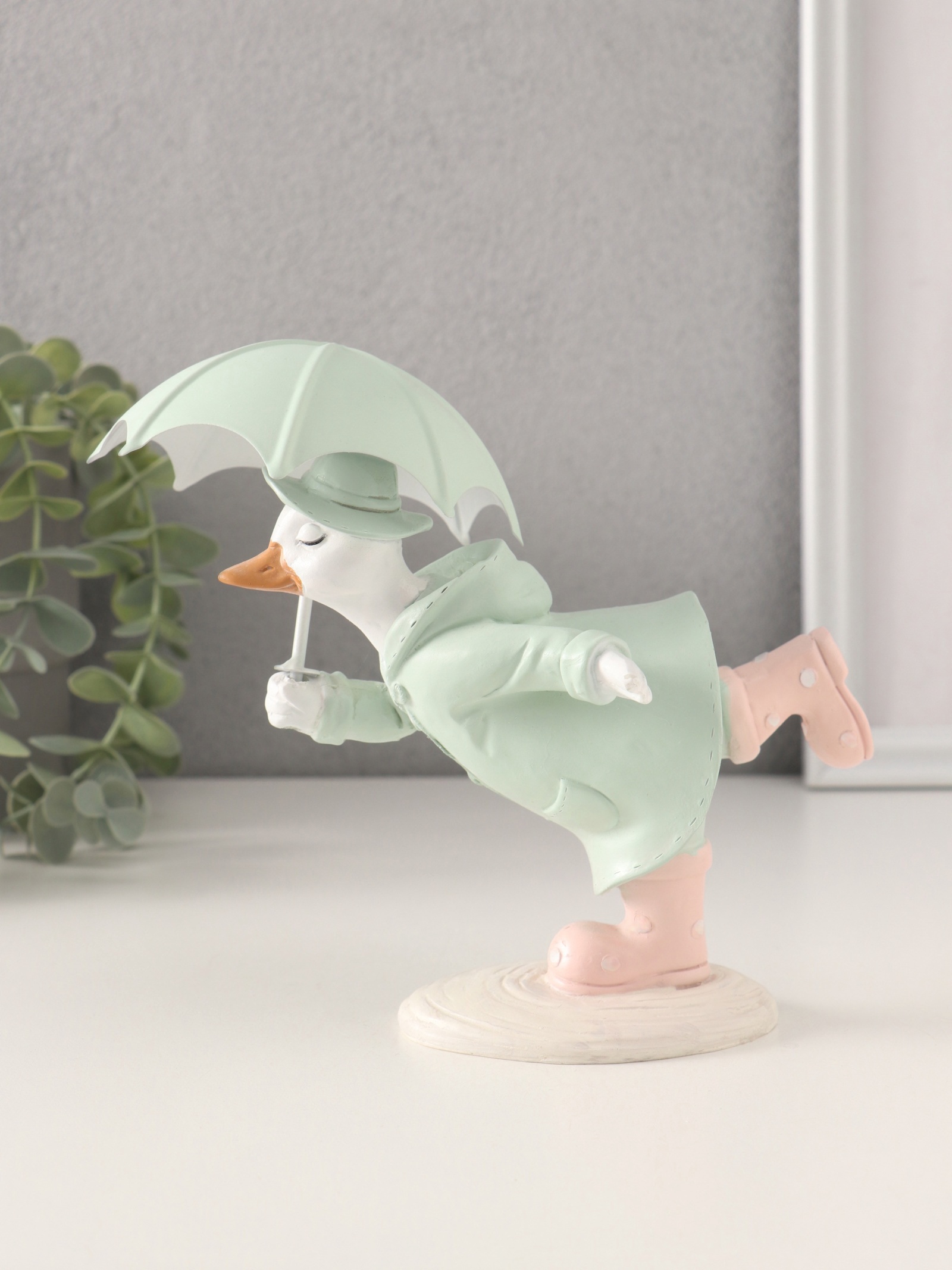 Изображение товара Сувенир полистоун Утка в зелёном дождевике в сапогах в горох с зонтом 15х9х125 см 10583263