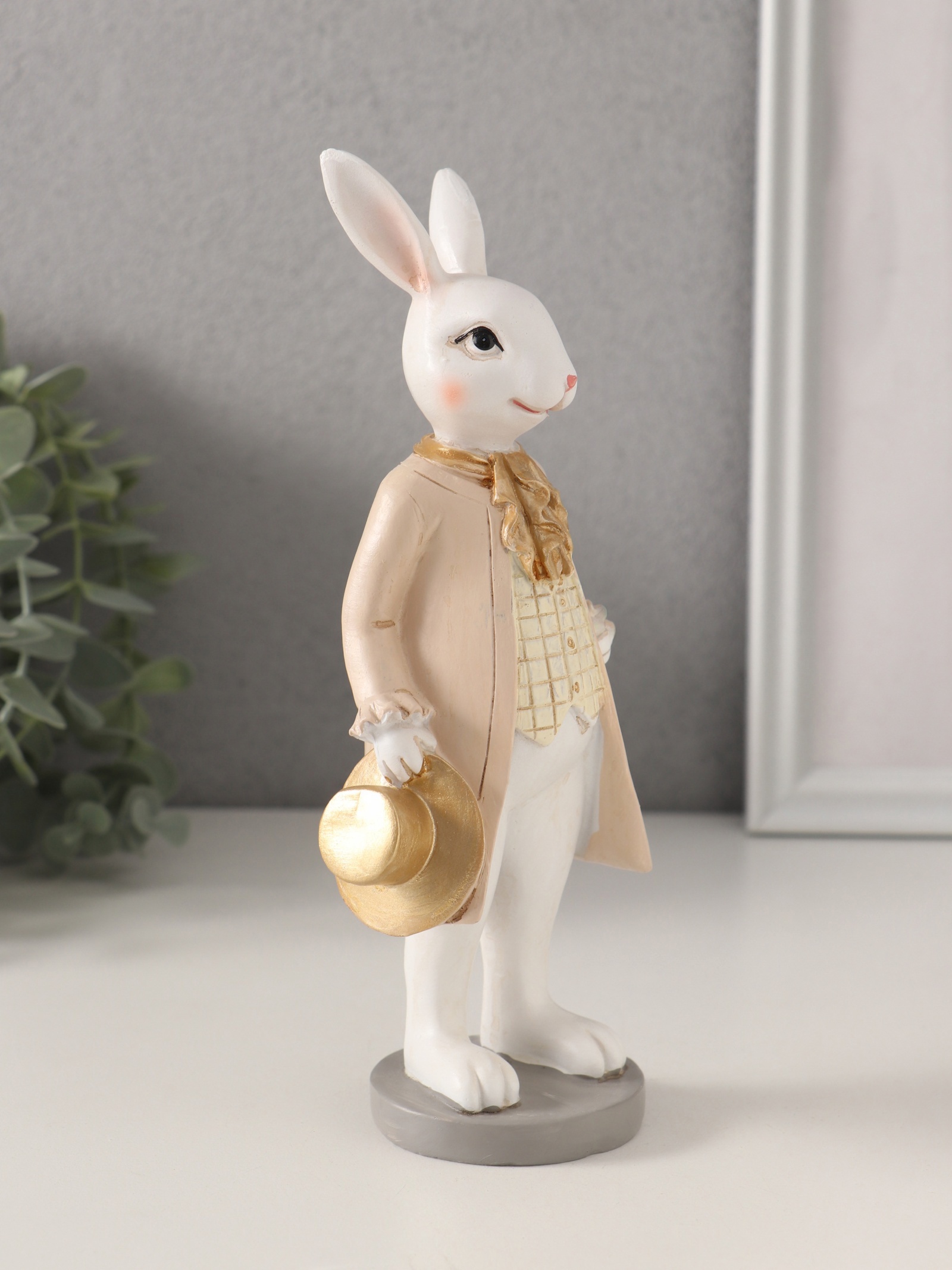 Изображение товара Сувенир полистоун Белый кролик с золотым цилиндром и жабо 85х6х20 см 10740321