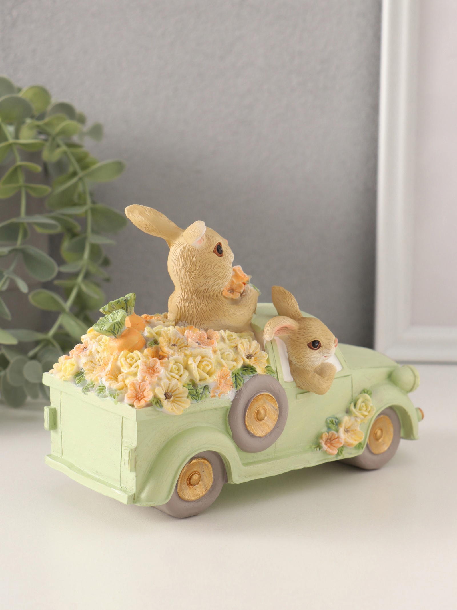 Изображение товара Сувенир полистоун Зайчики в грузовике с цветами и морковью в кузове 16x75x115 см 10583284