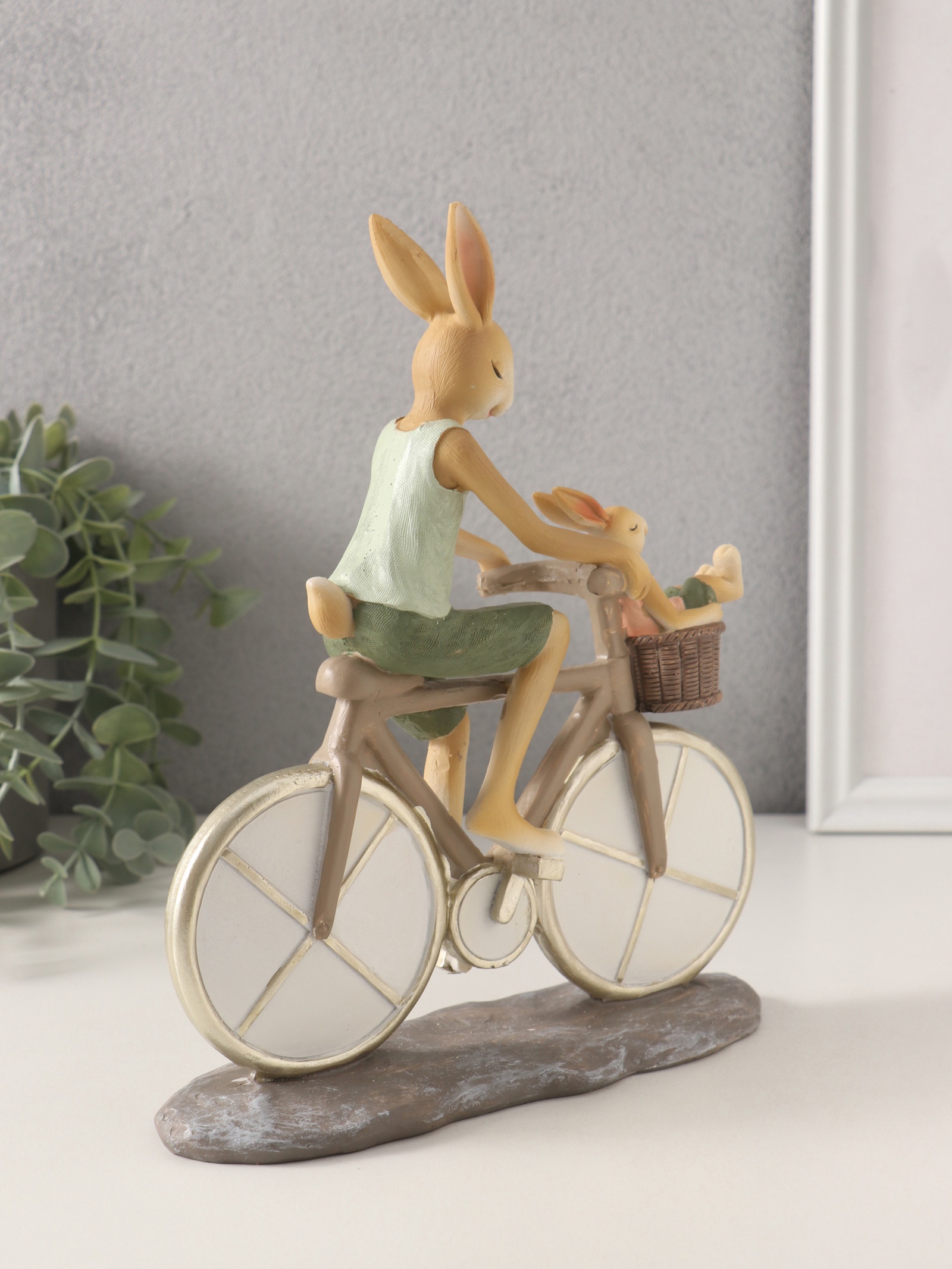 Изображение товара Зайки. Папа с сыном на велосипеде — декоративная фигура 18 см