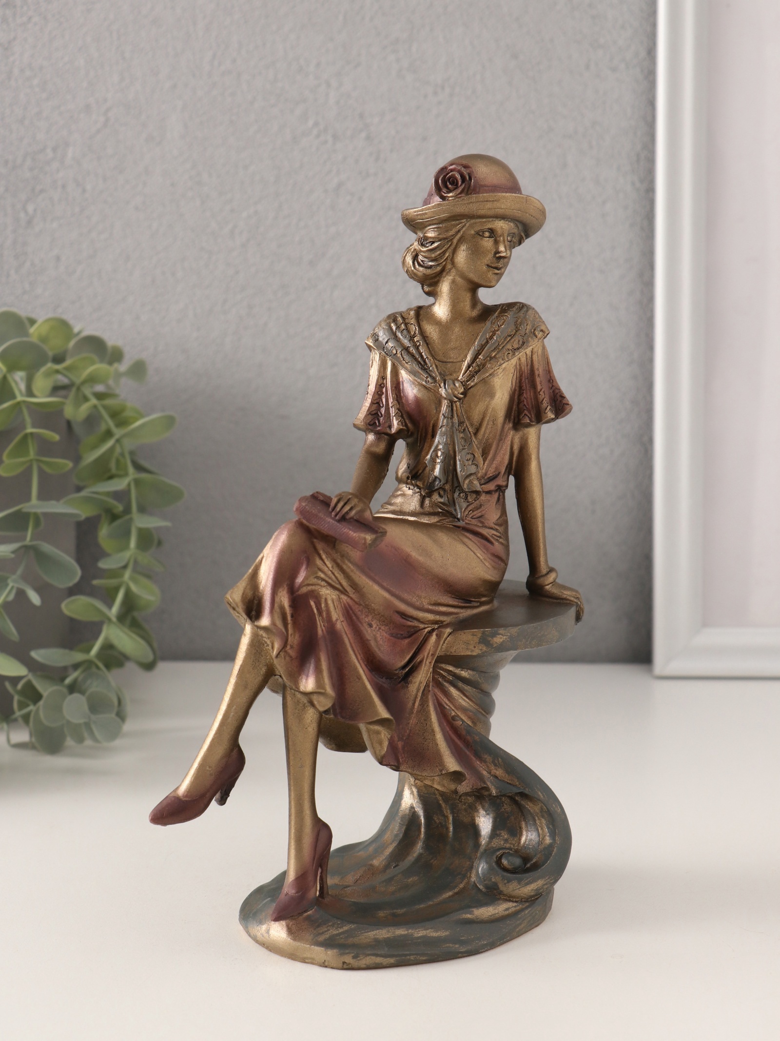 Изображение товара Сувенир полистоун Леди в шляпке-котелке с цветком бронзо-фиолетовый 13х8х215 см 10583108