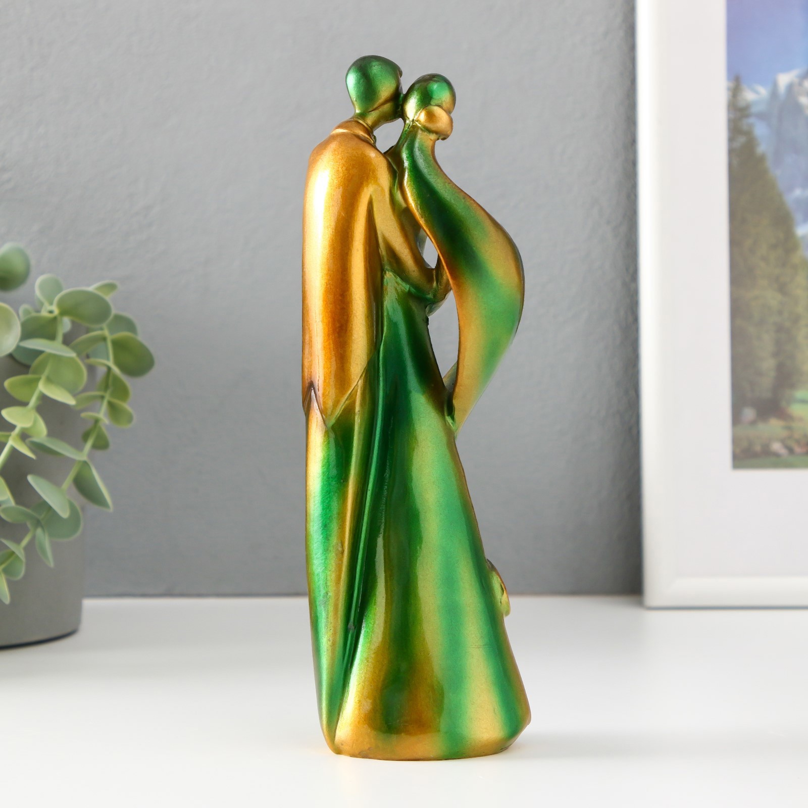 Изображение товара Сувенир полистоун Молодожёны. Поцелуй в объятиях 21 см 9680121