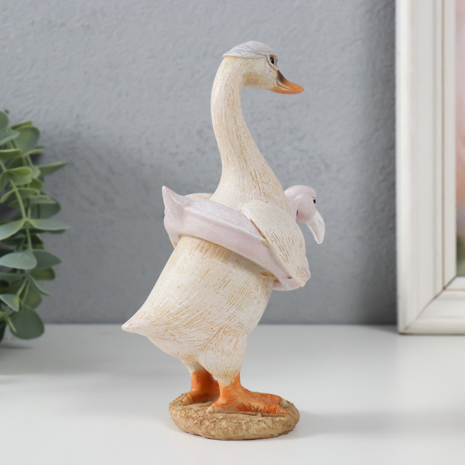 Изображение товара Сувенир полистоун Гусь в надувном круге - фламинго 105х75х165 см 9759343