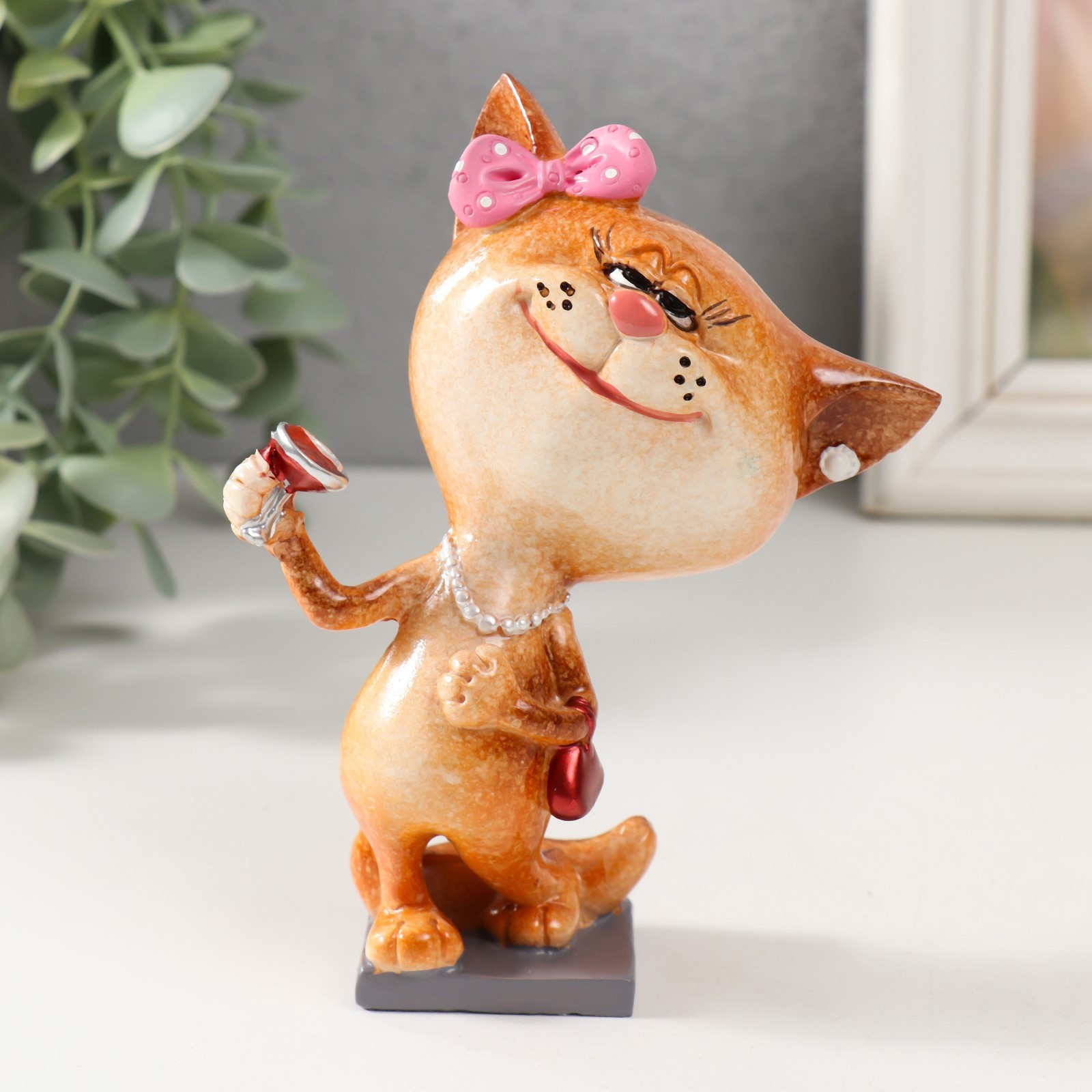 Изображение товара Сувенир полистоун лак Кошечка с бокалом 83х62х138 см 9700561