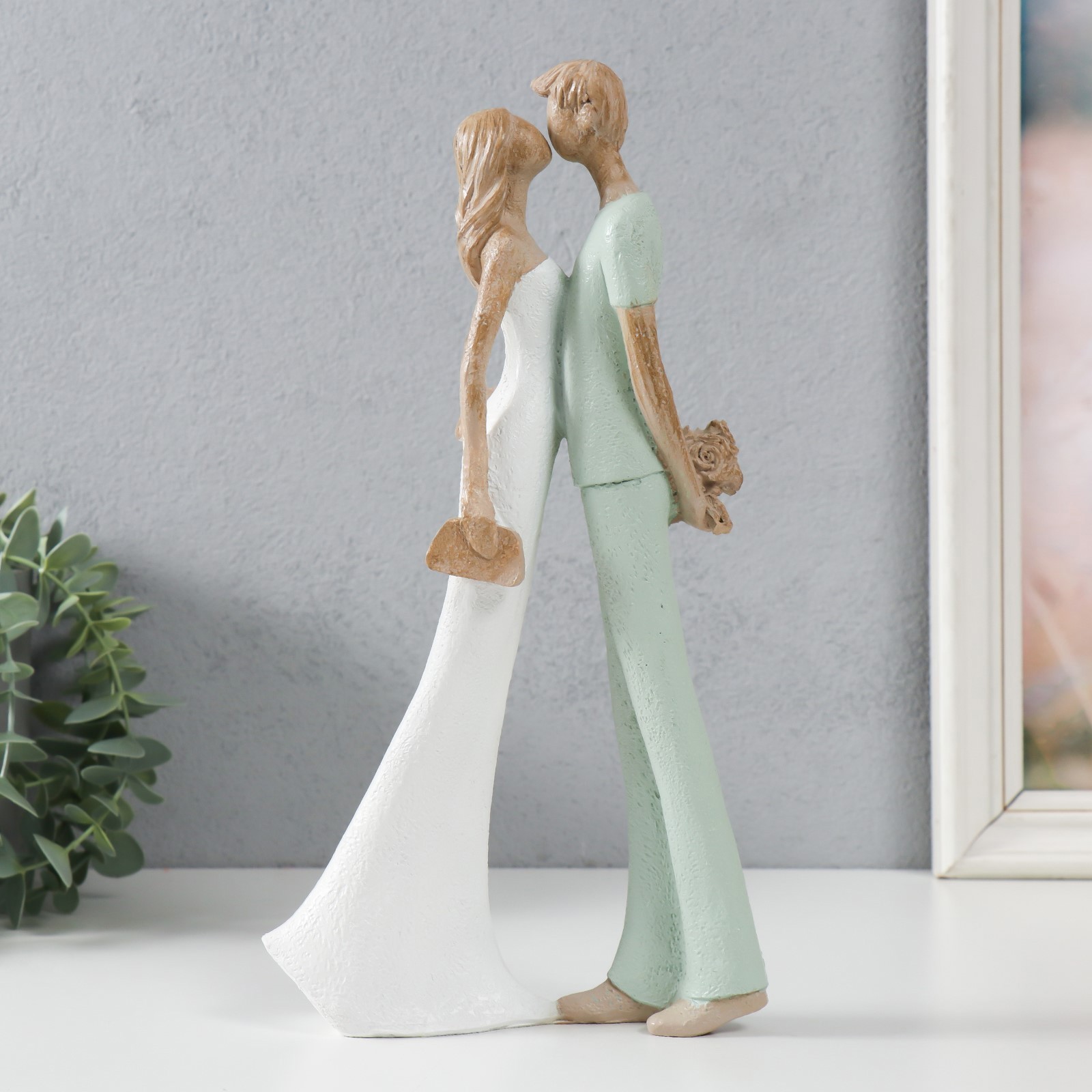 Изображение товара Сувенир полистоун Влюблённые. Поцелуй бело-зелёный 155х6х295 см 9759378