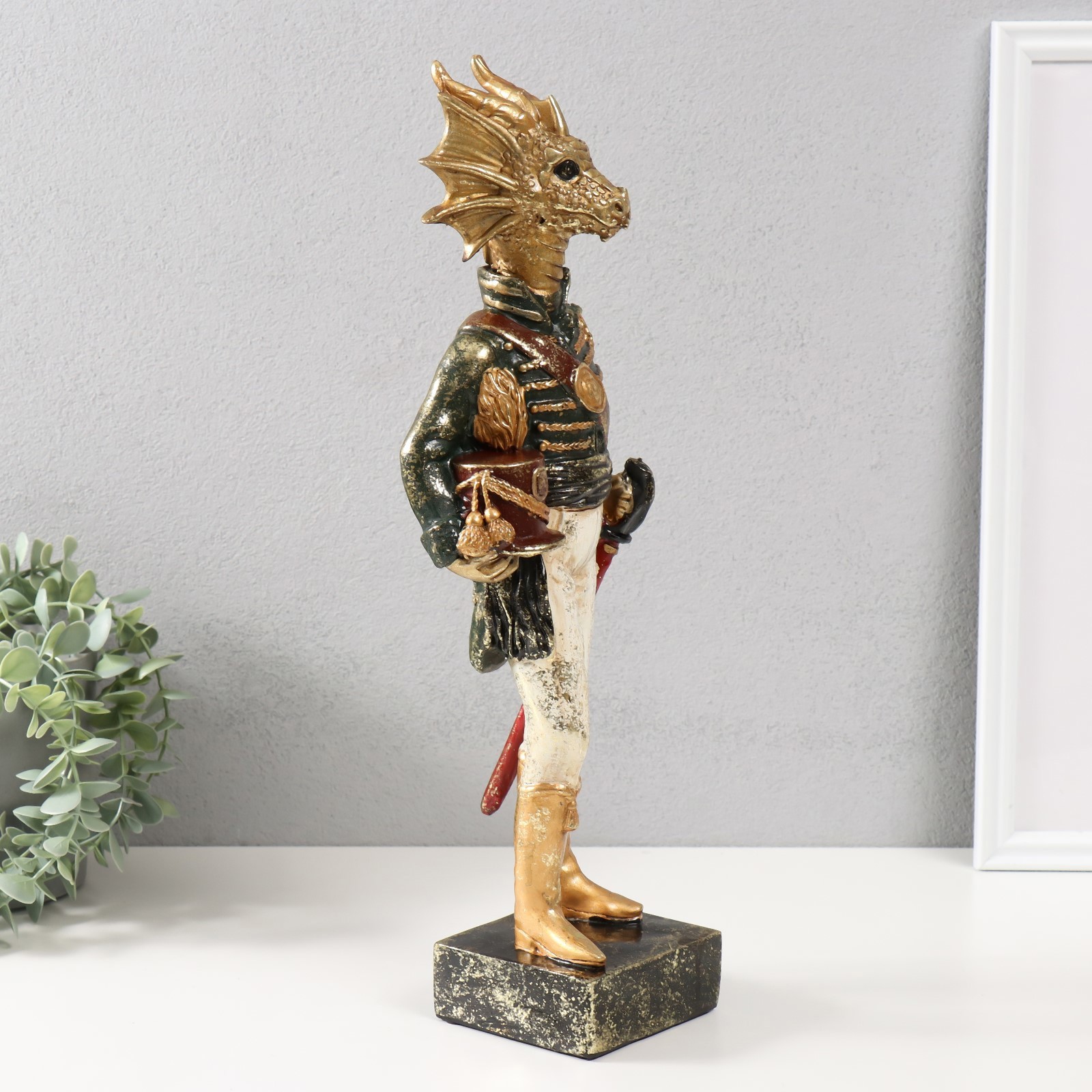 Изображение товара Сувенир полистоун Золотистый дракон-генерал 9х14х425 см 9680093