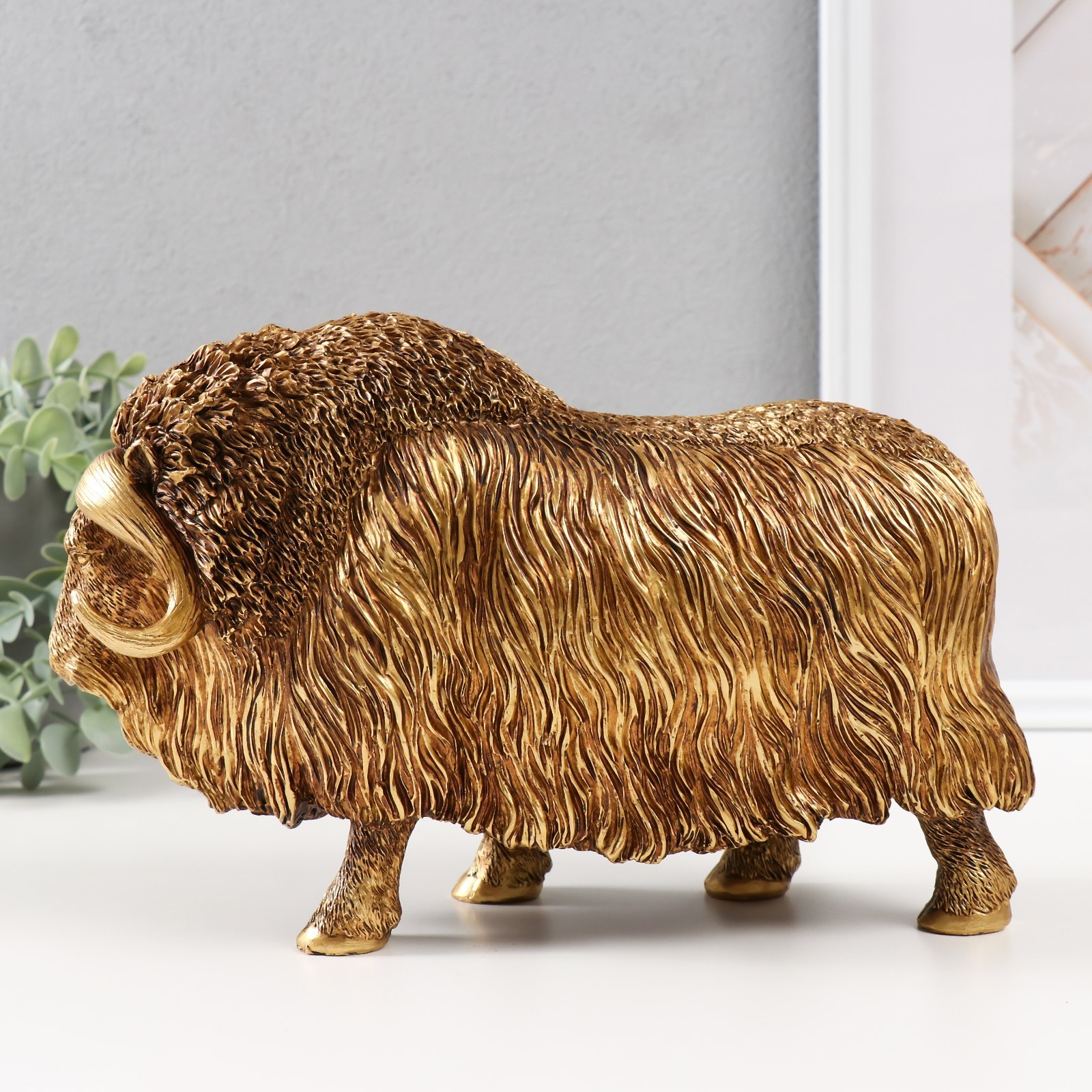 Изображение товара Овцебык золотой — декоративная фигура СИМА-ЛЕНД 27×9,5×16,8 см