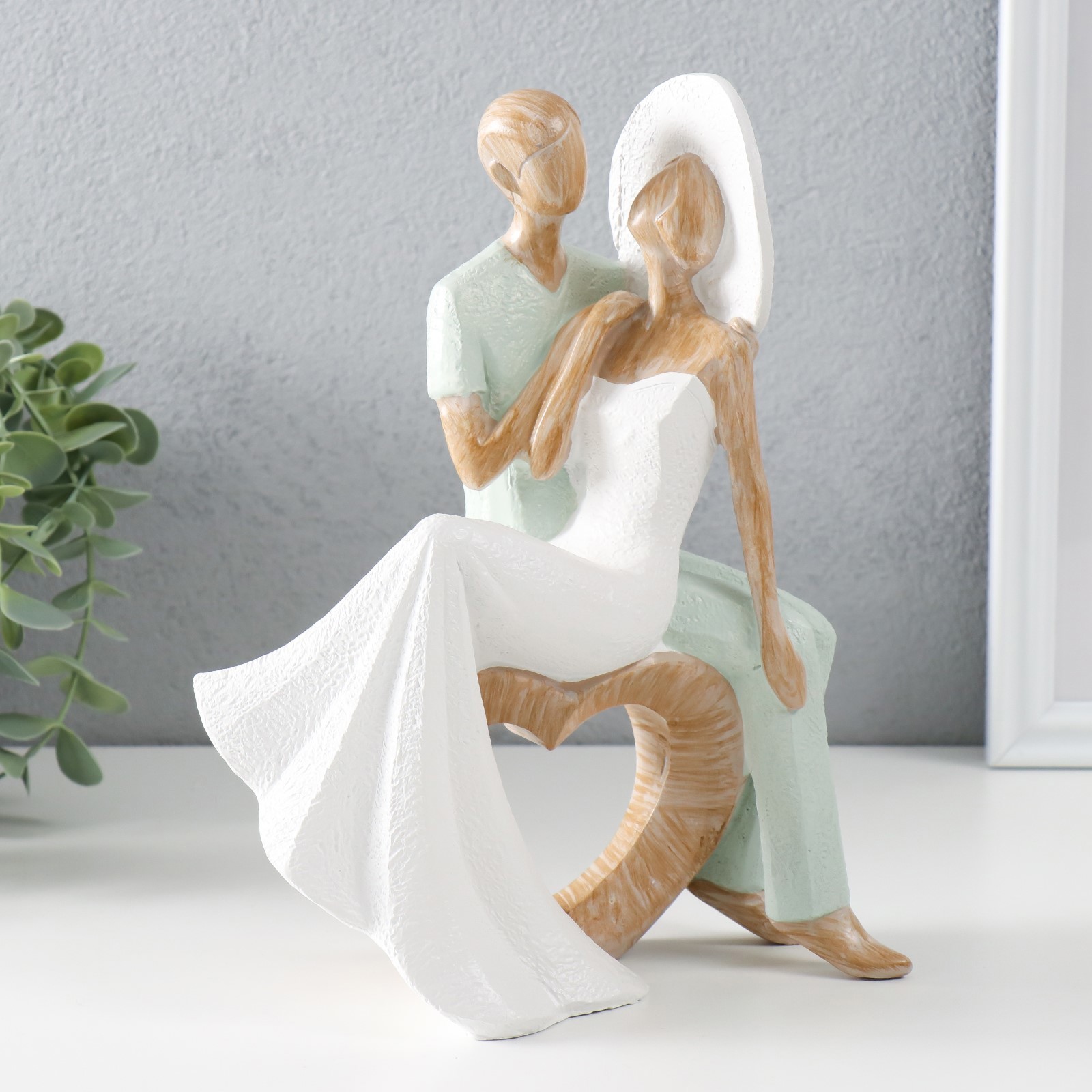 Изображение товара Сувенир полистоун Ретро. Влюблённые сидят на сердце бело-зелёный 18х11х235 см 9838013