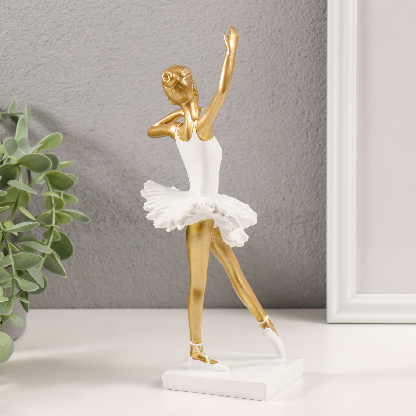 Изображение товара Сувенир полистоун Балерина в белой пачке 9х75х22 см 10203907