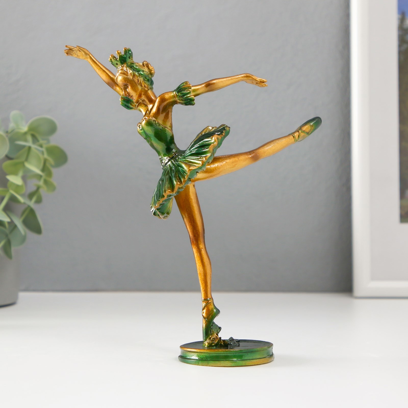 Изображение товара Сувенир полистоун Балерина в короне. Полёт 178 см 9680119