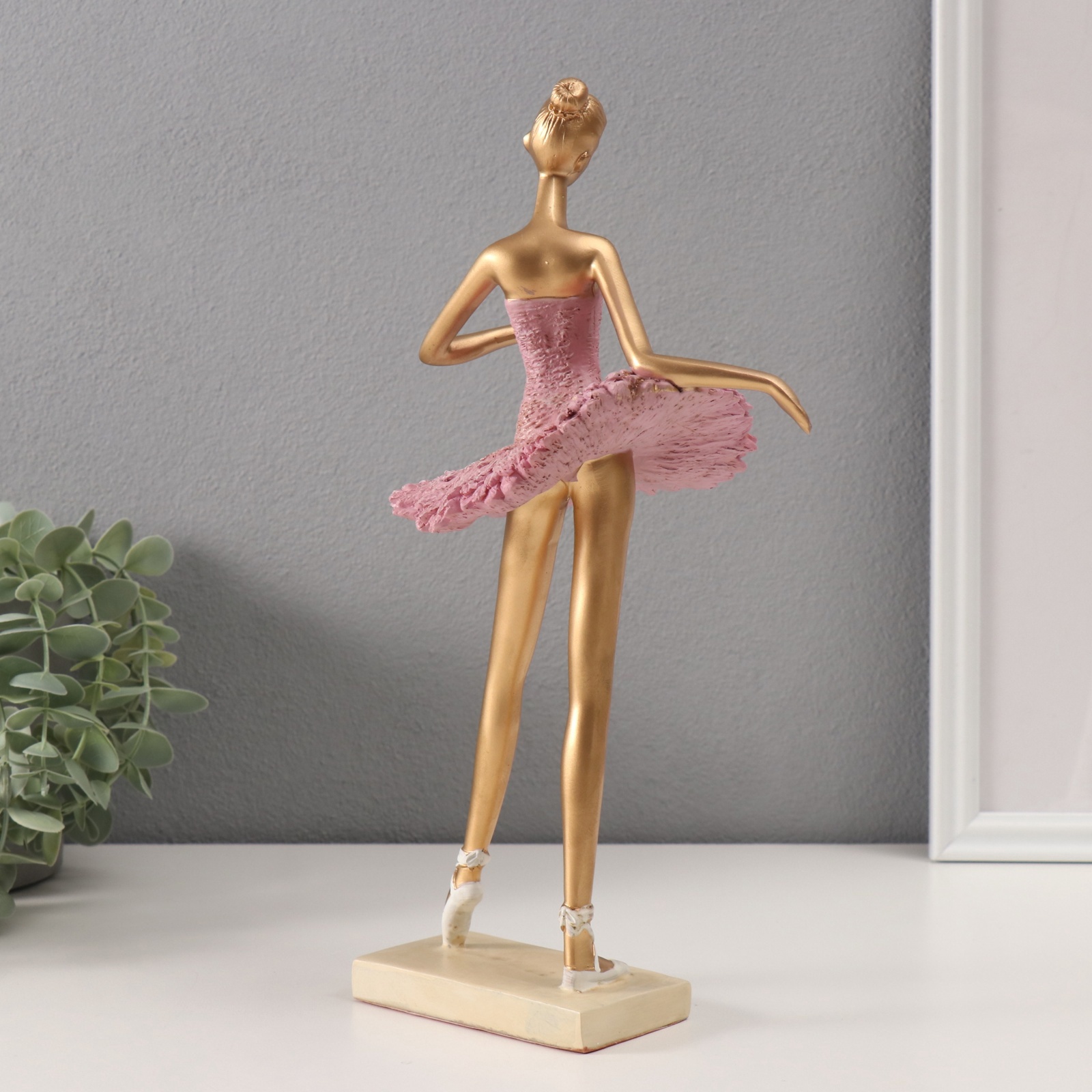 Изображение товара Балерина в стойке, розовая пачка — декоративная фигура