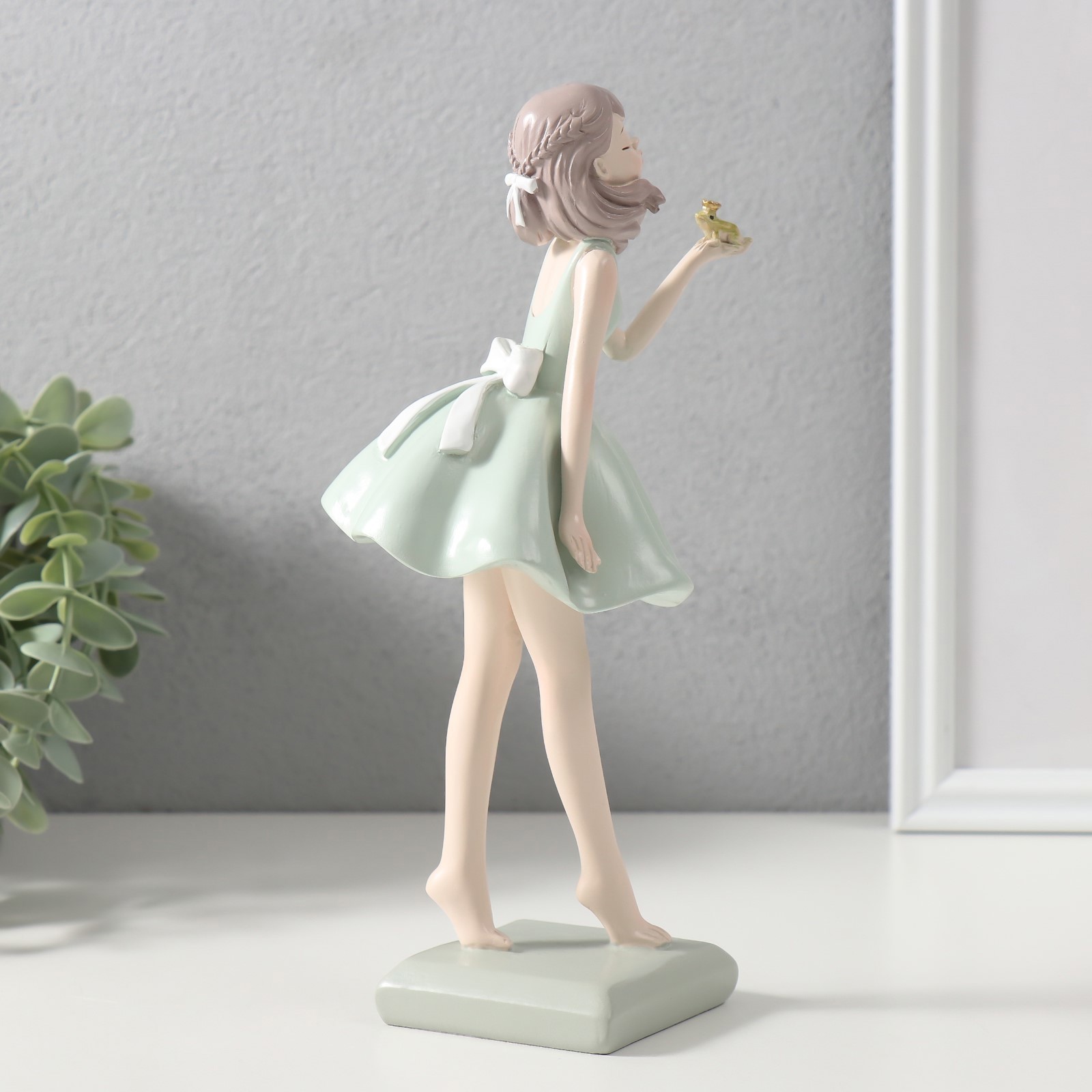 Изображение товара Сувенир полистоун «Влюблённая в принца-лягушку» 11x10x24 см