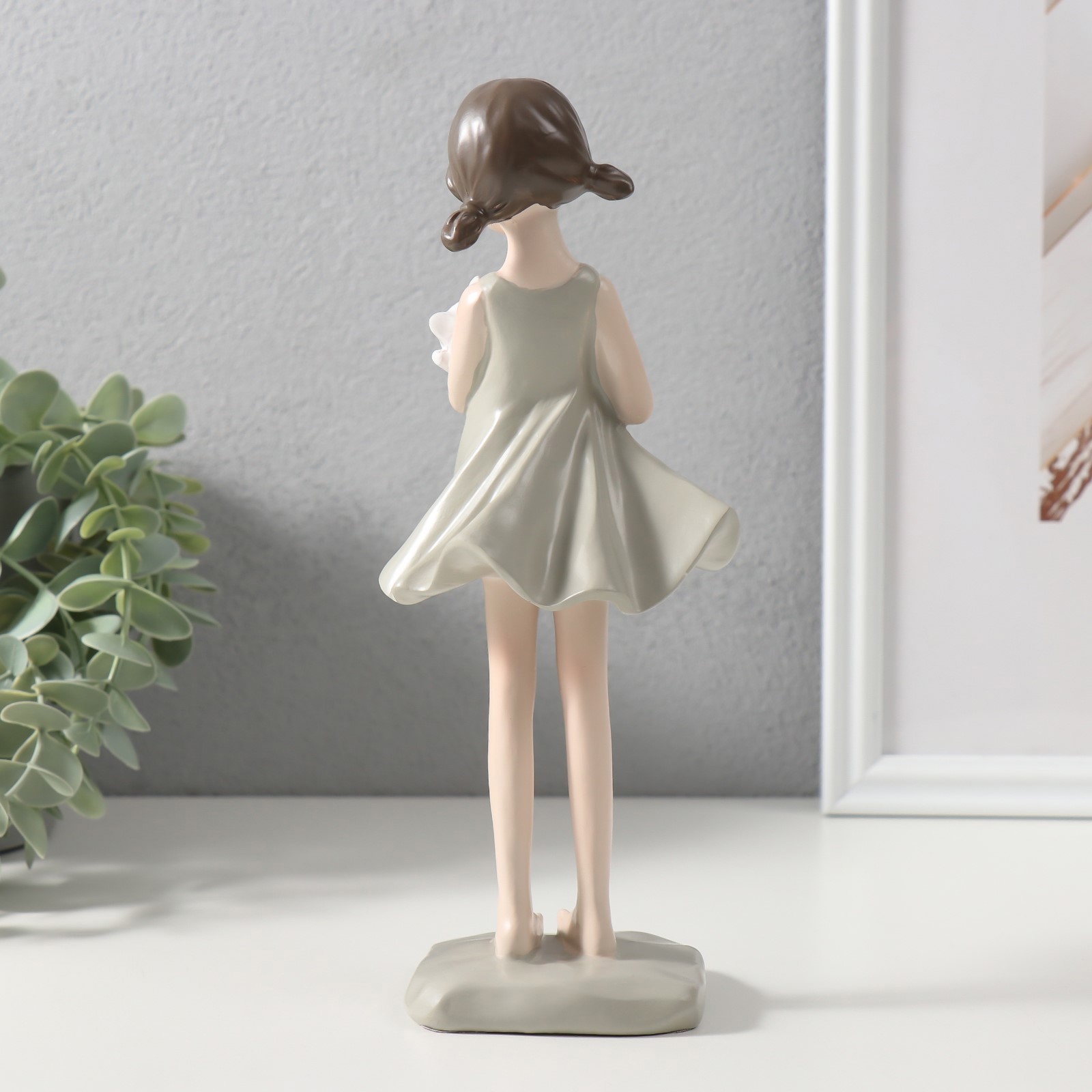 Изображение товара Сувенир полистоун Девочка в платье с кошкой на руках 99х87х231 см 10421049