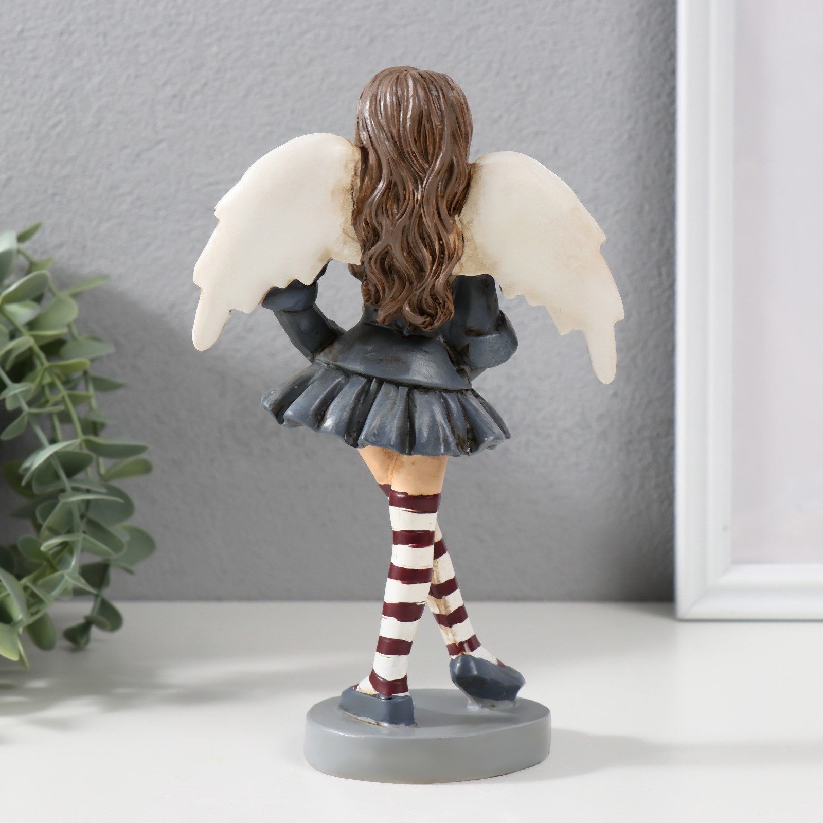 Изображение товара Девочка-ангел в сером платье и полосатых гетрах — сувенир 12x6.5x19.5 см