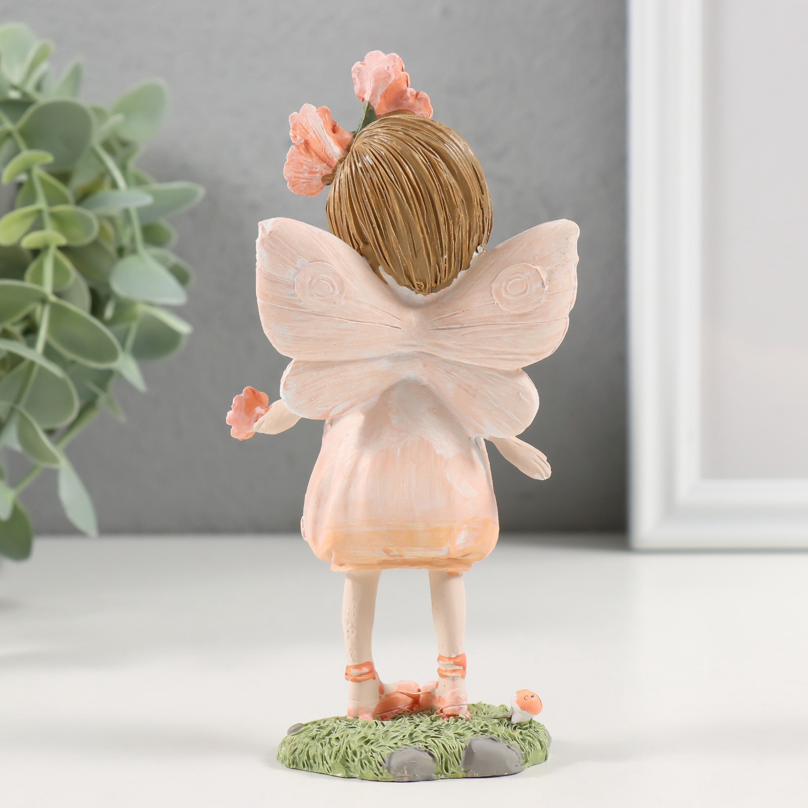 Изображение товара Девочка-фея с цветочками в волосах — декоративная фигура 7,5x5x14,5 см