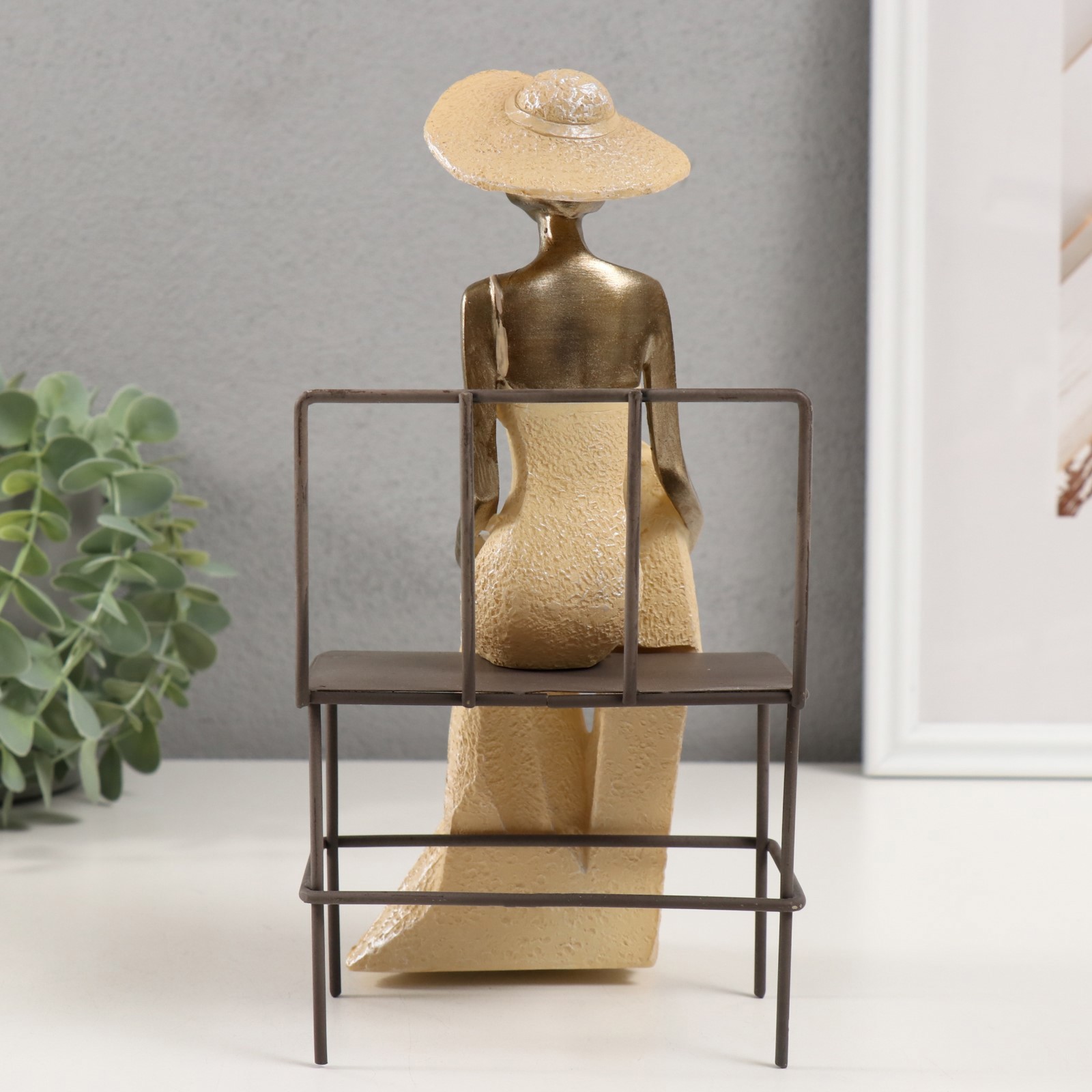 Изображение товара Декоративная фигура СИМА-ЛЕНД Леди в бежевом с ребёнком 13x12,5x24 см