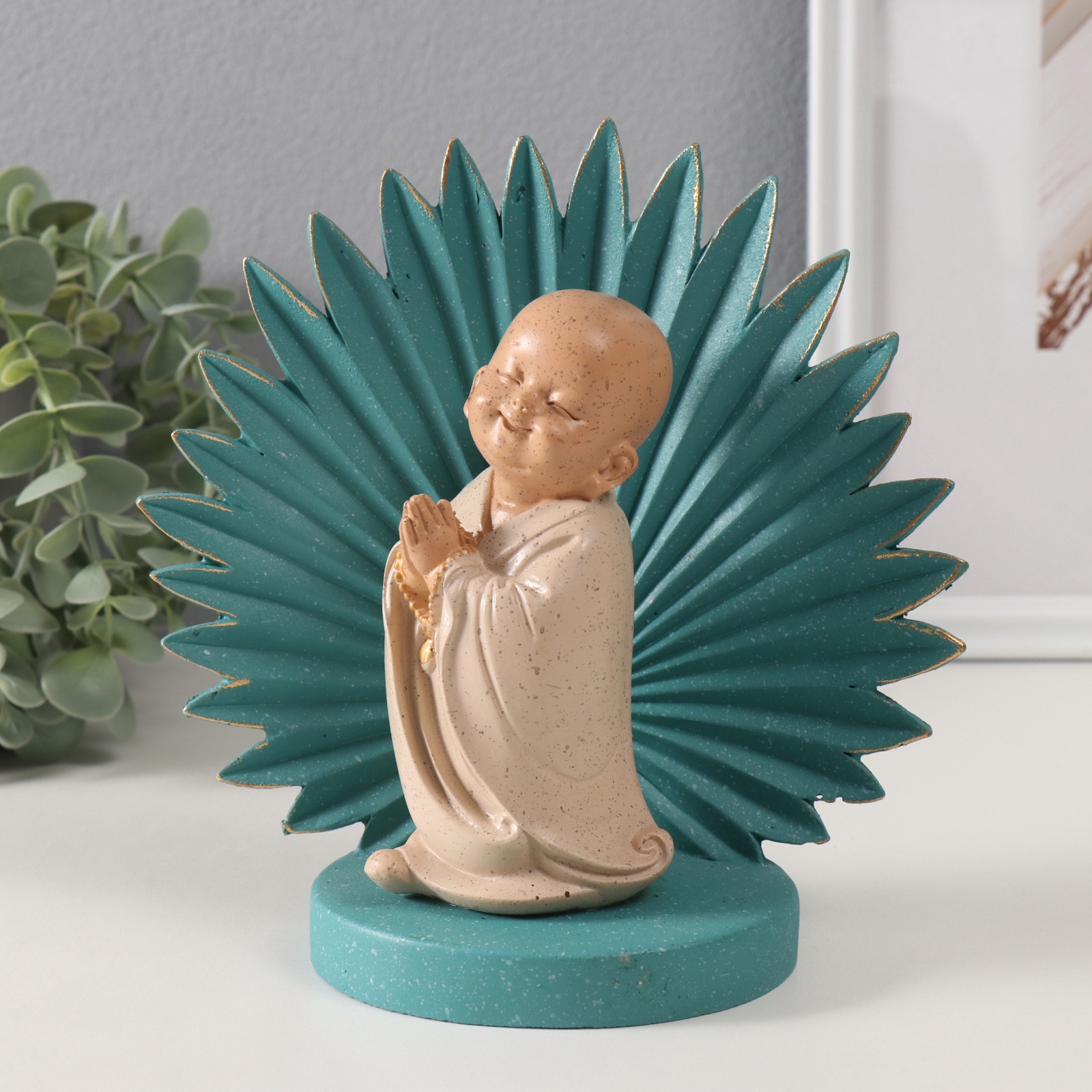 Изображение товара Сувенир полистоун Маленький хотей - встреча. Пальмовый лист синий и беж 18х9х18 см 10323435