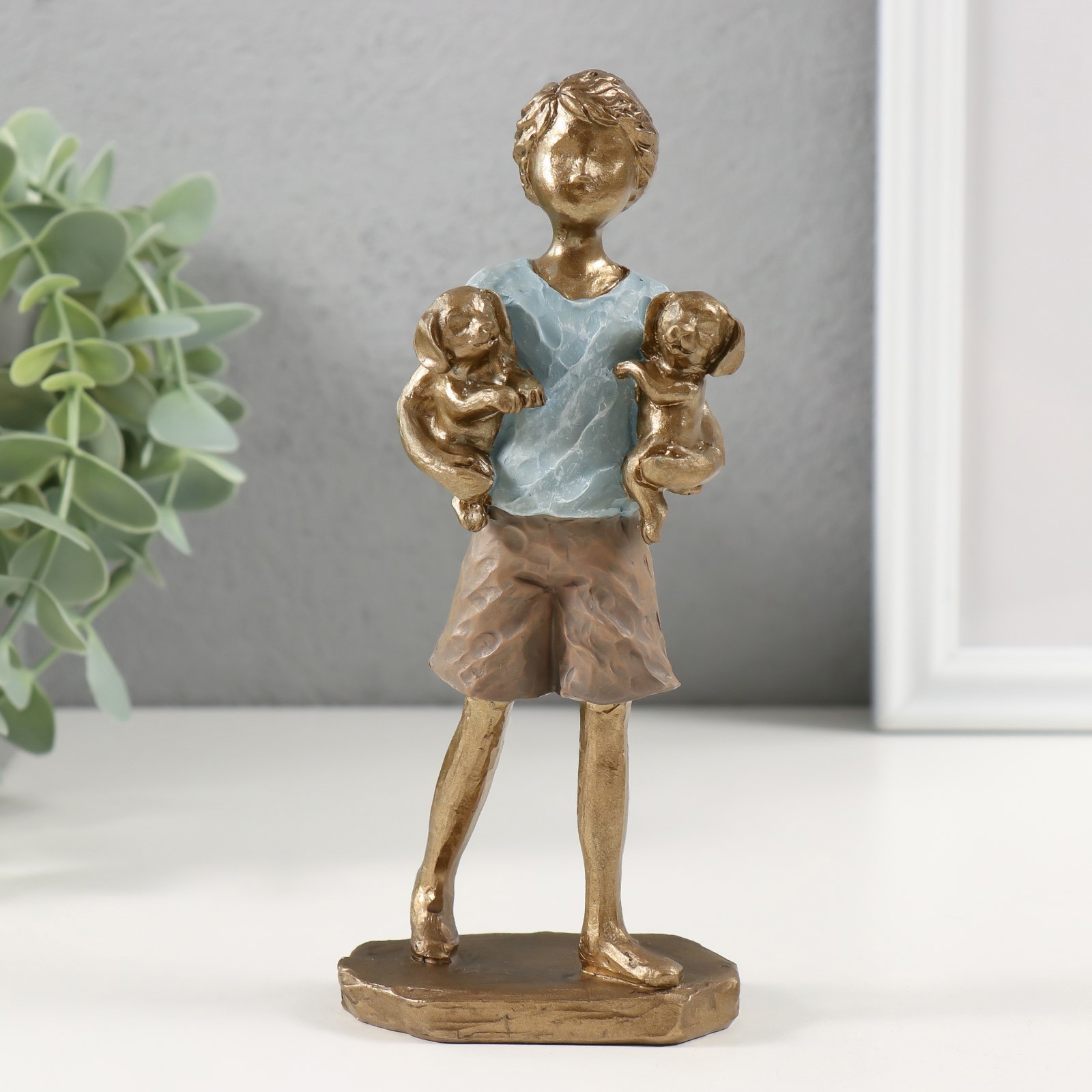 Изображение товара Декоративная фигура СИМА-ЛЕНД Мальчик со своими любимцами - щенками