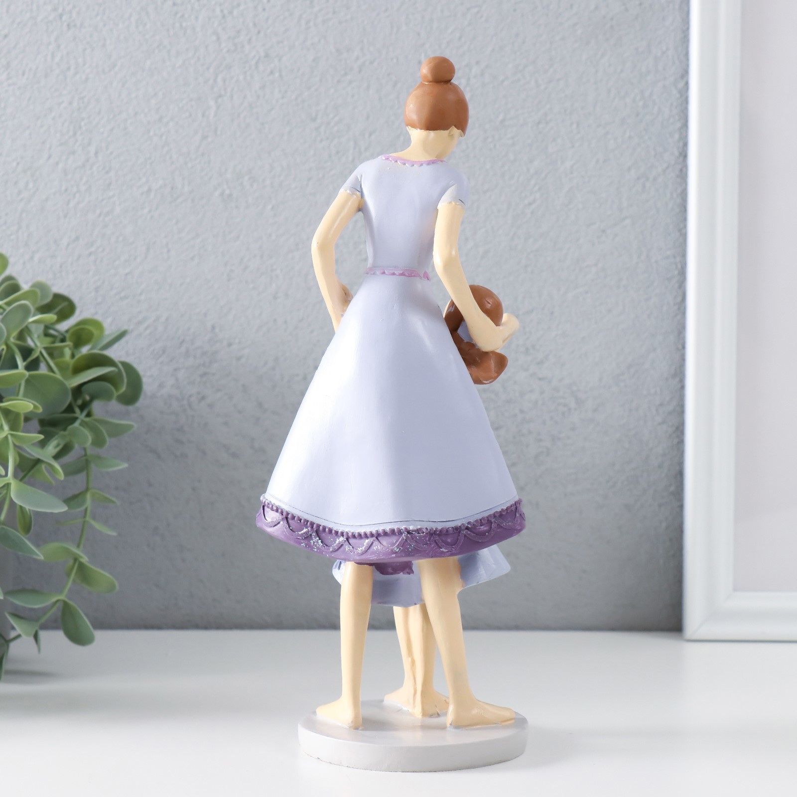 Изображение товара Сувенир полистоун Мама с дочкой в сиреневых платьях с цветами 9х85х235 см 9838018