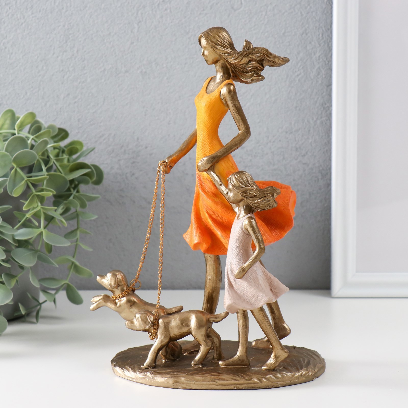 Изображение товара Сувенир полистоун Мама с дочкой на прогулке с собаками бронза оранжевый 16х95х24 см 9837981