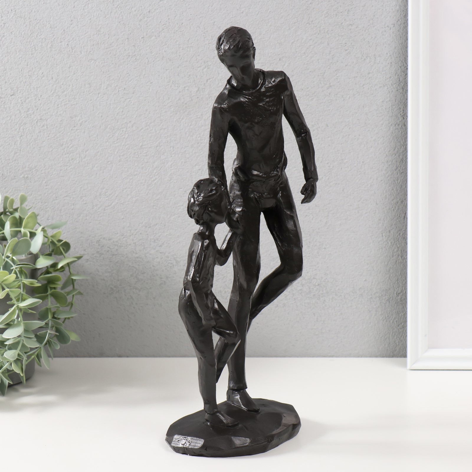 Изображение товара Сувенир полистоун Папа и сын чёрный 36х16х10 см 9848284