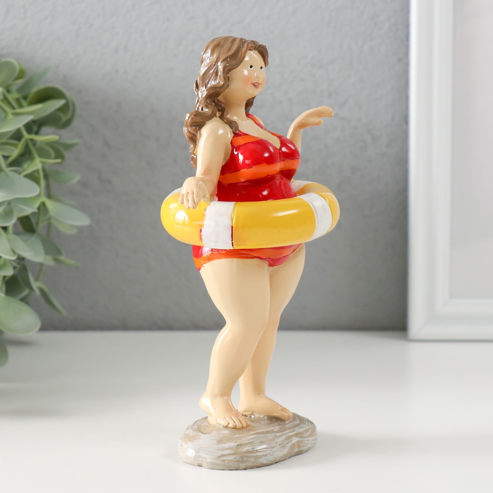 Изображение товара Сувенир полистоун Пышечка в полосатом купальнике с надувным кругом